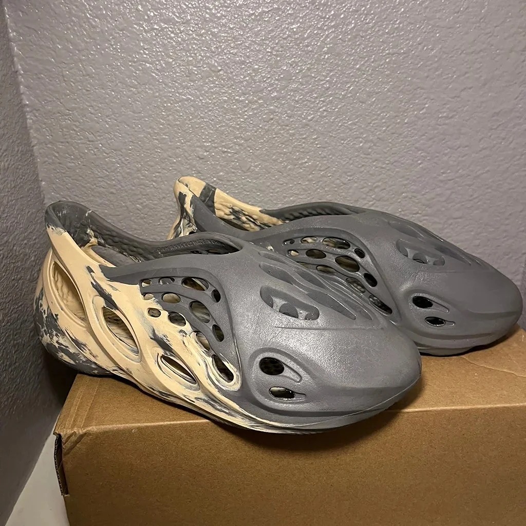 yeezy foam runners MXT Moon Grey