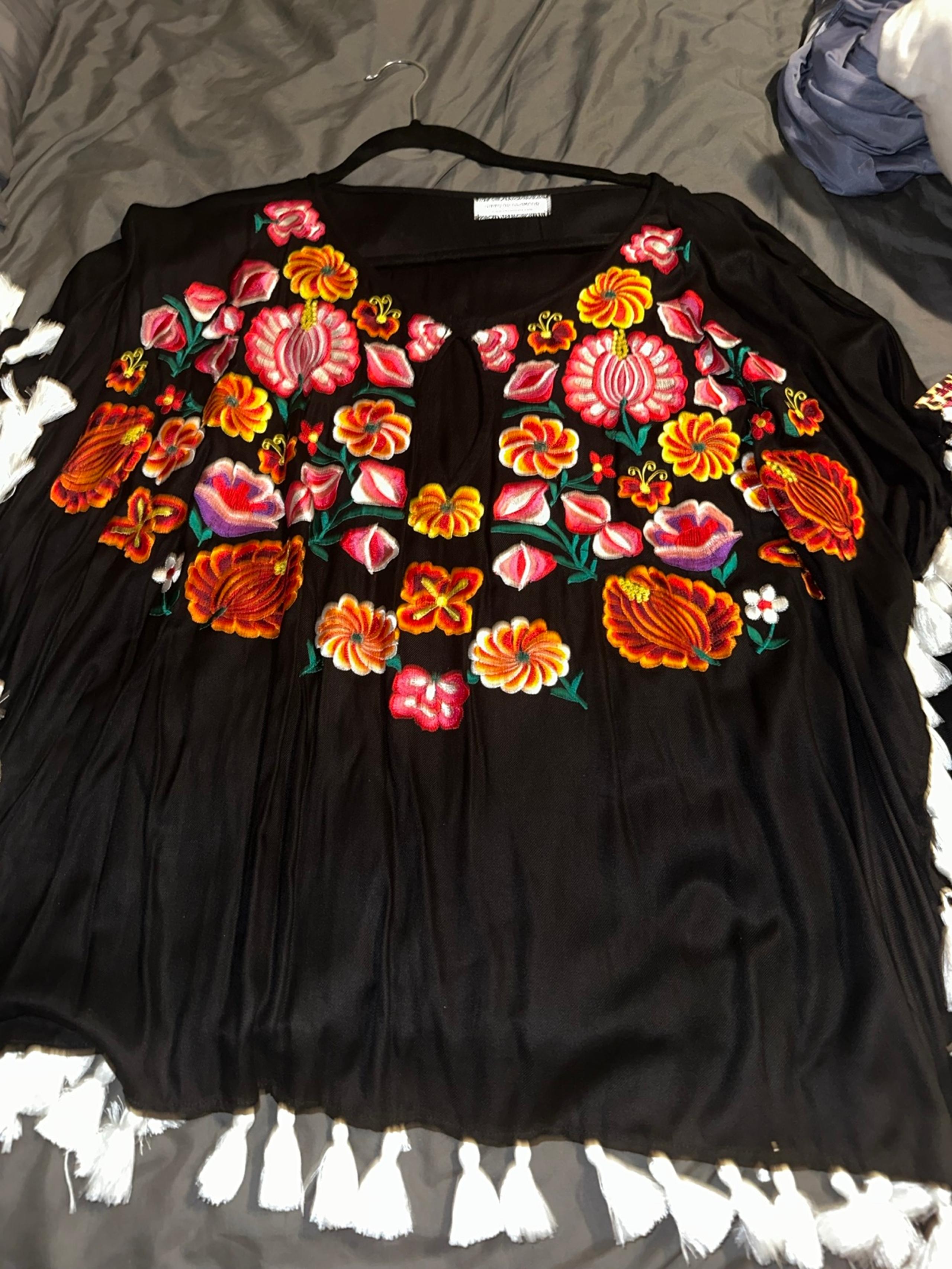 NWT Giddy Up Glamour Embroidered Batwing Top Sz S Boho Hippie Feminine Oversized