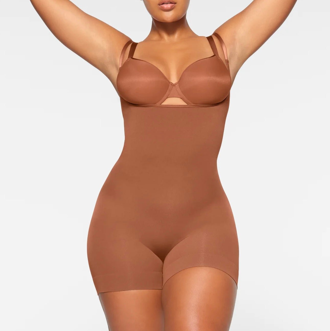NWOB: SKIMS - SEAMLESS SCULPT OPEN BUST SHORTIE BODYSUIT