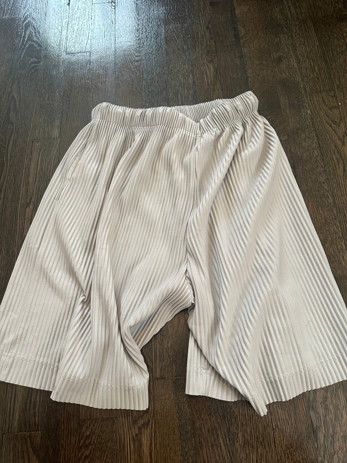 Pleated shorts