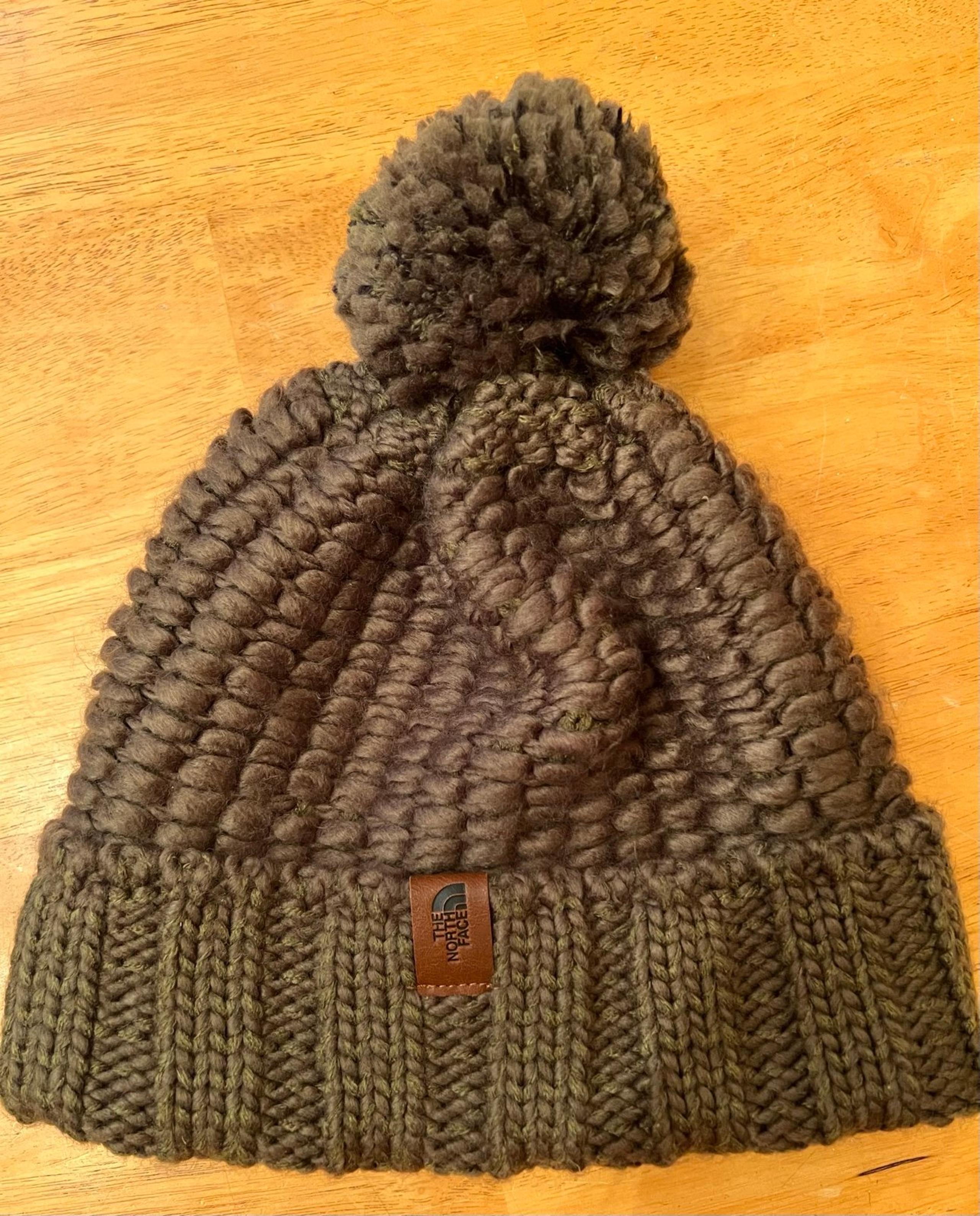 The North Face Knit Pompom Beanie Ribbed Chunky One Size Hat Womens Olive Color