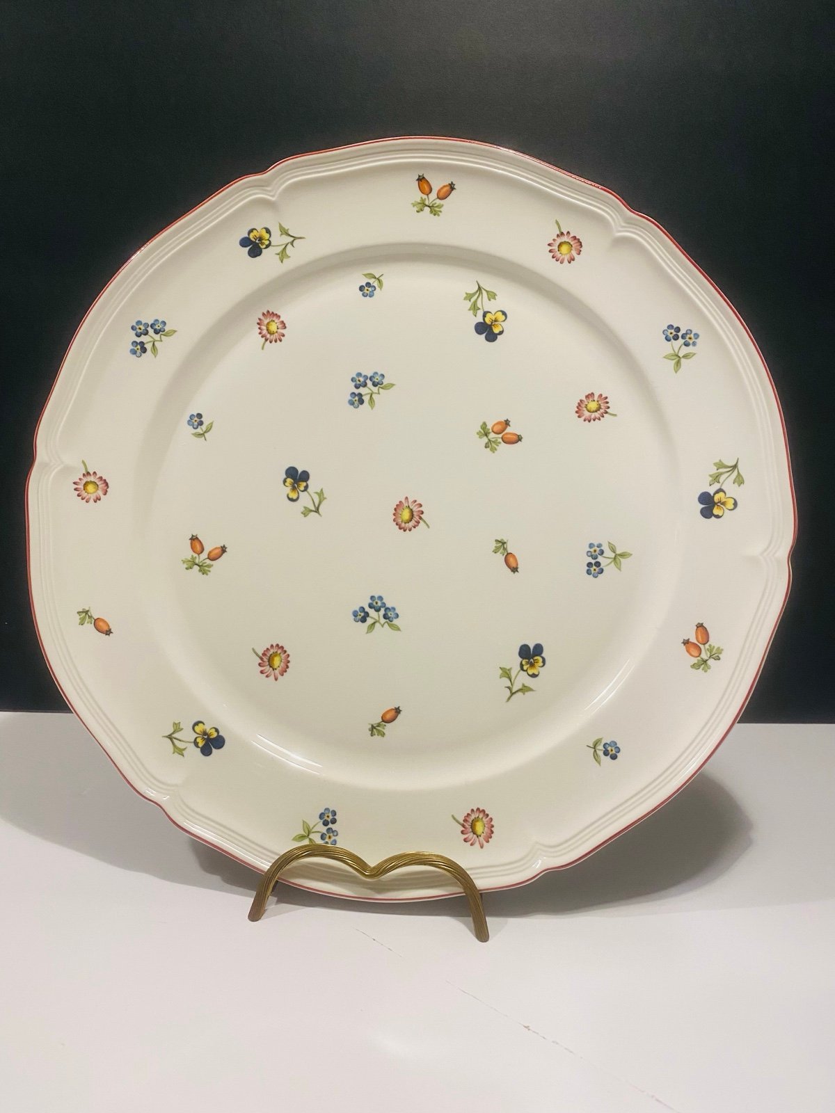 Vintage Villeroy & Boch Petite Fleur Chop Plate Made in France 12.5” .Elegant