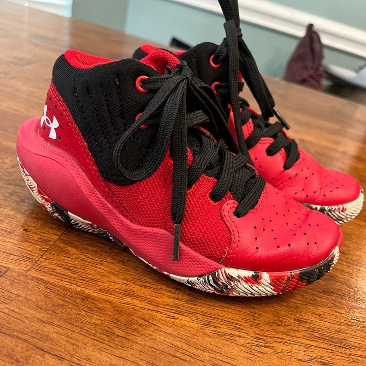 Like New kids Under Armour red high top tennis shoes size 11