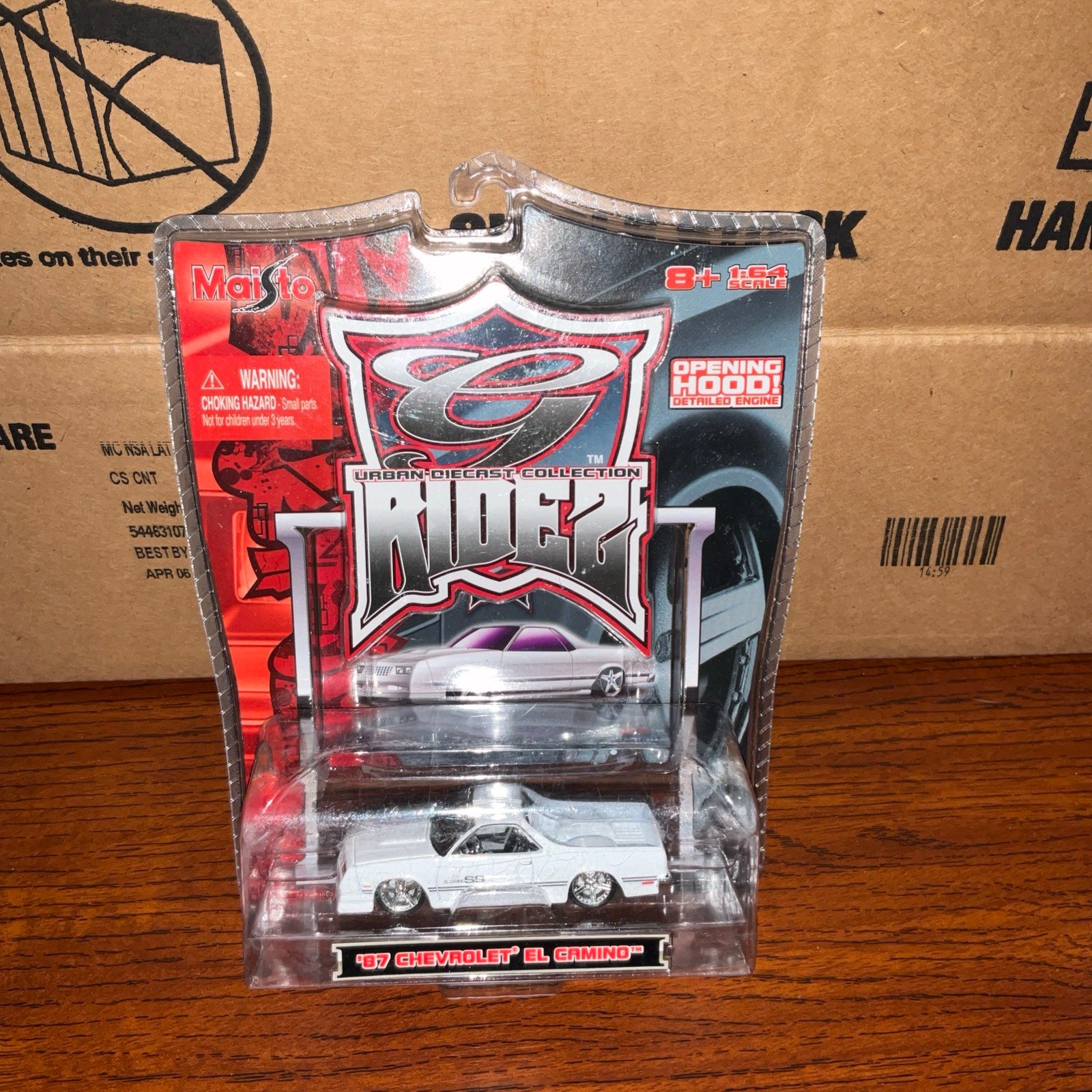 Maisto G Ridez '87 Chevrolet El Camino WHITE 1:64 Scale Diecast 2006 Open Hood