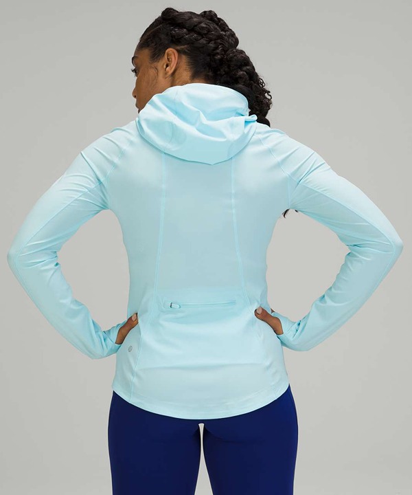 Lululemon Mist Over Windbreaker Icing Blue, size 6