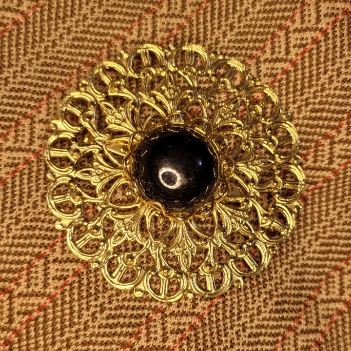 Vintage goldtone filigree Brooch
