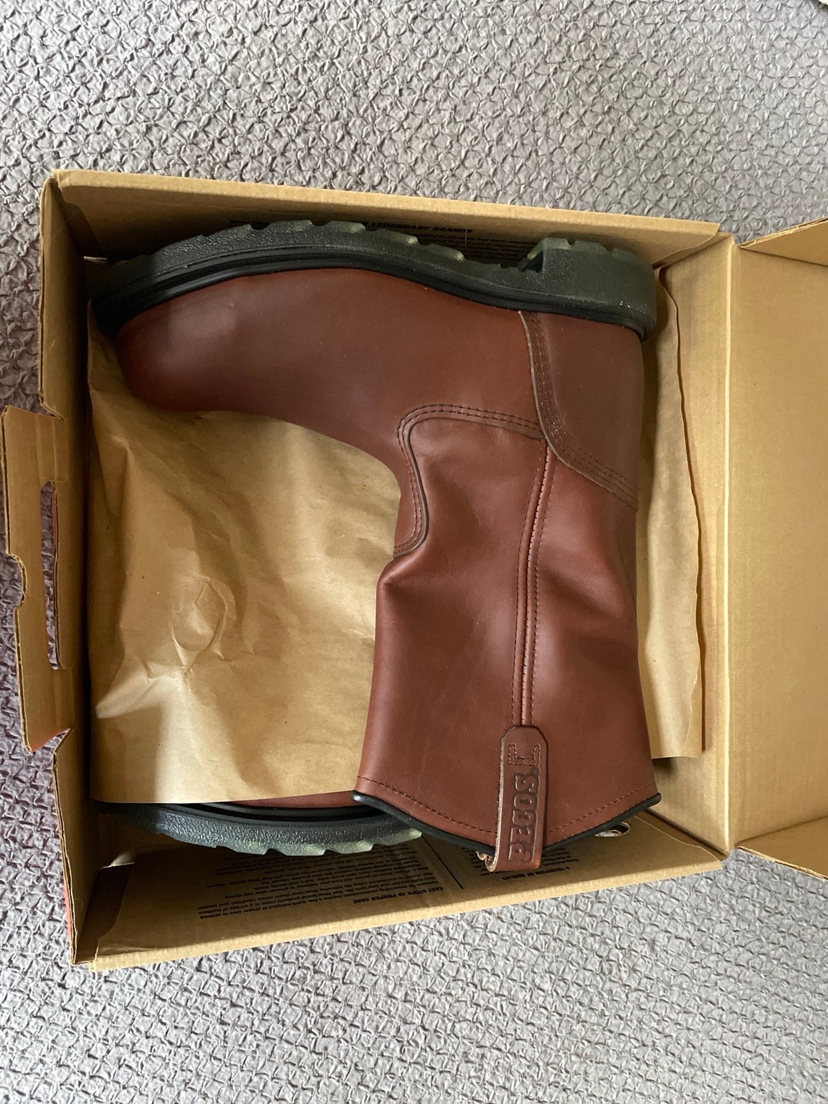 Red Wing 9.5 NWT & Org. Box 2405