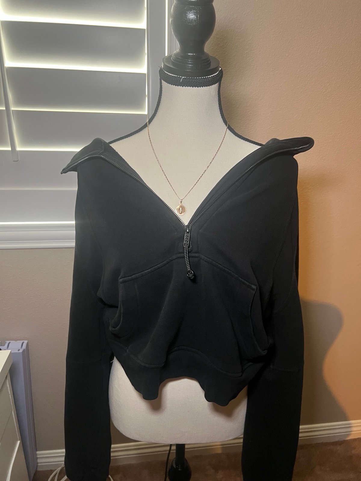 Black lululemon scuba