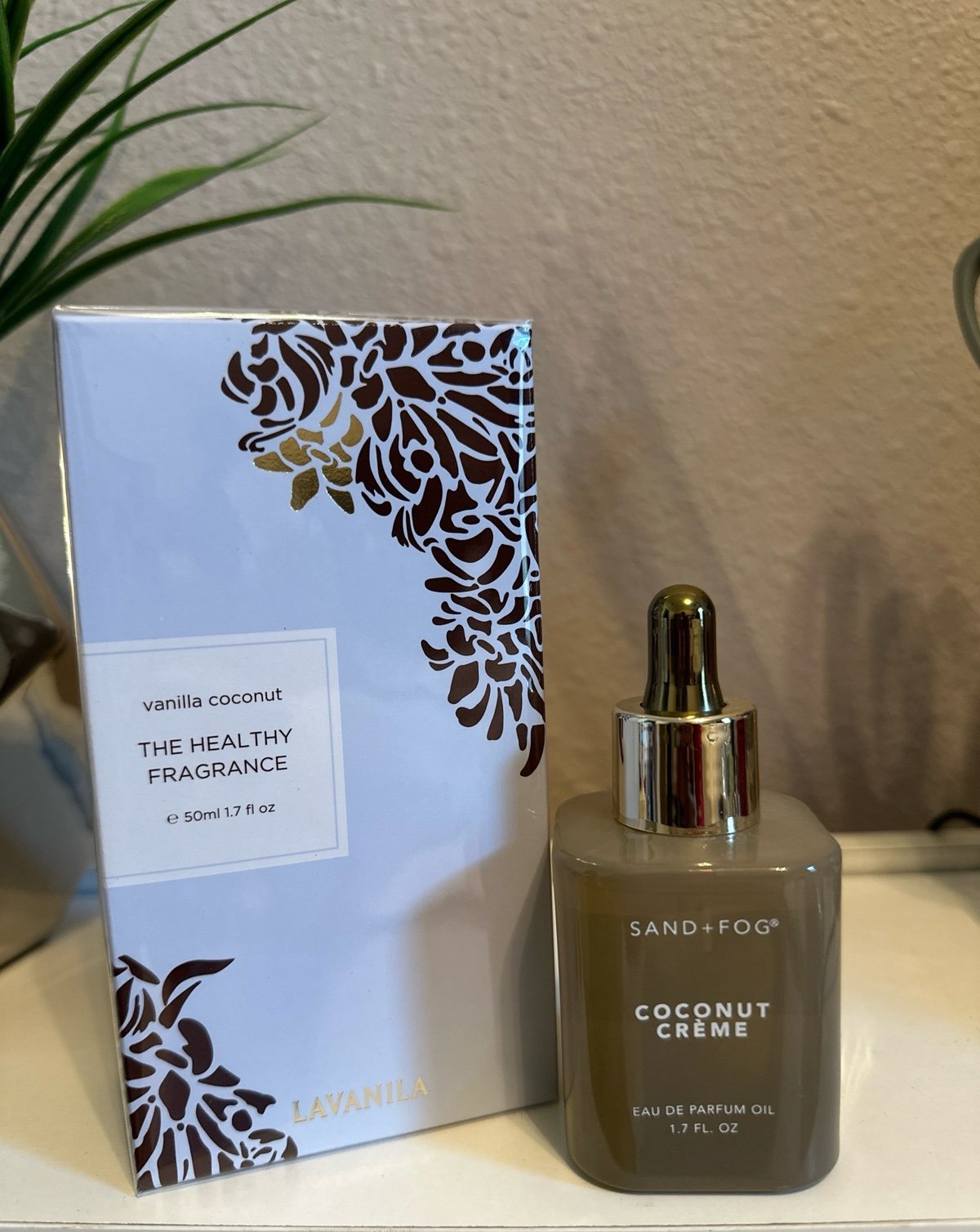 La vanilla The Healthy Fragrance Vanilla Coconut 1.7 and coconut crème body oil