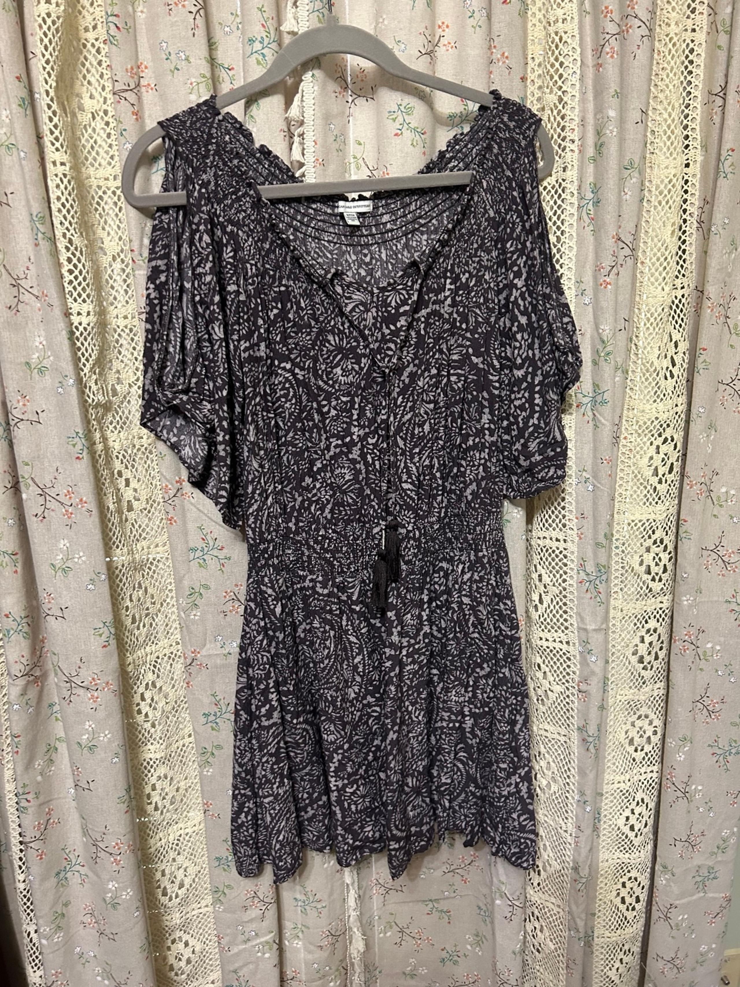 American Eagle Cold Shoulder Floral Flowy Dress Size Small