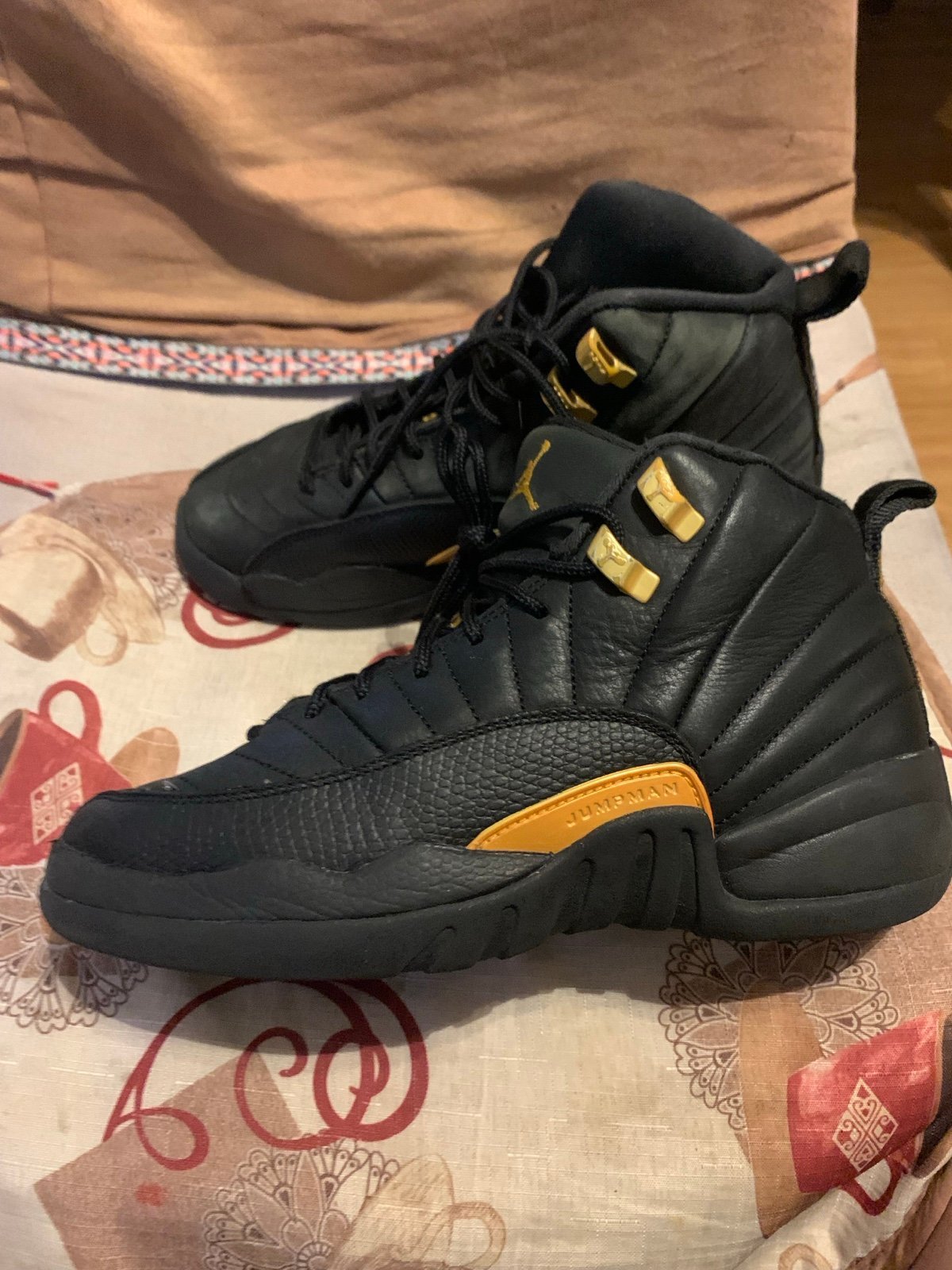 Nike Air Jordan 12 black taxi used size 5y used