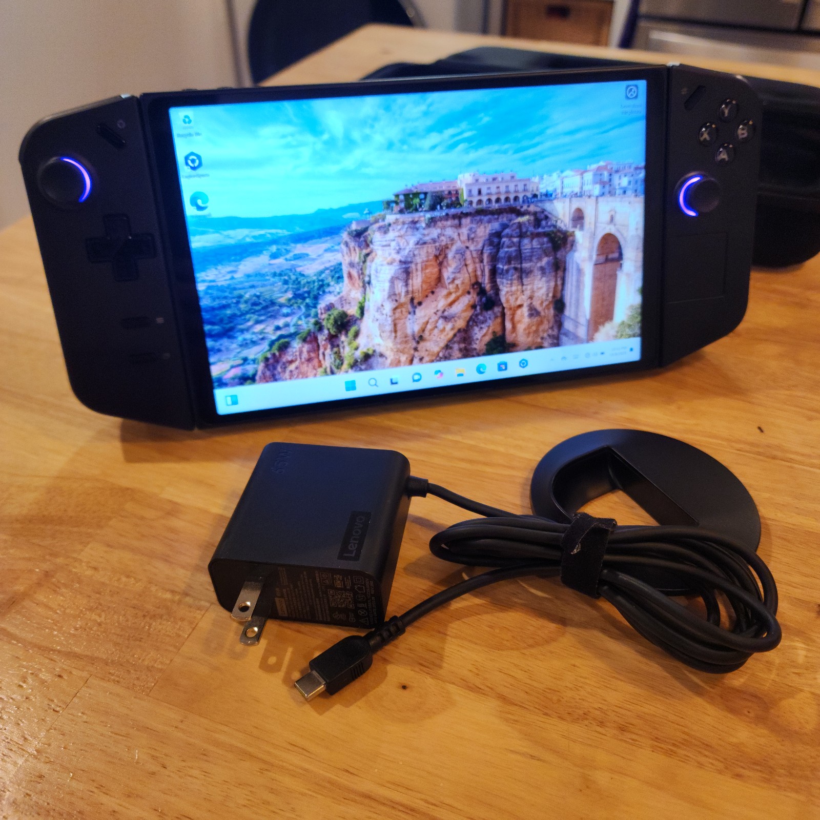 Lenovo Legion Go 1TB 8.8" IPS 144Hz Ryzen Z1 Extreme