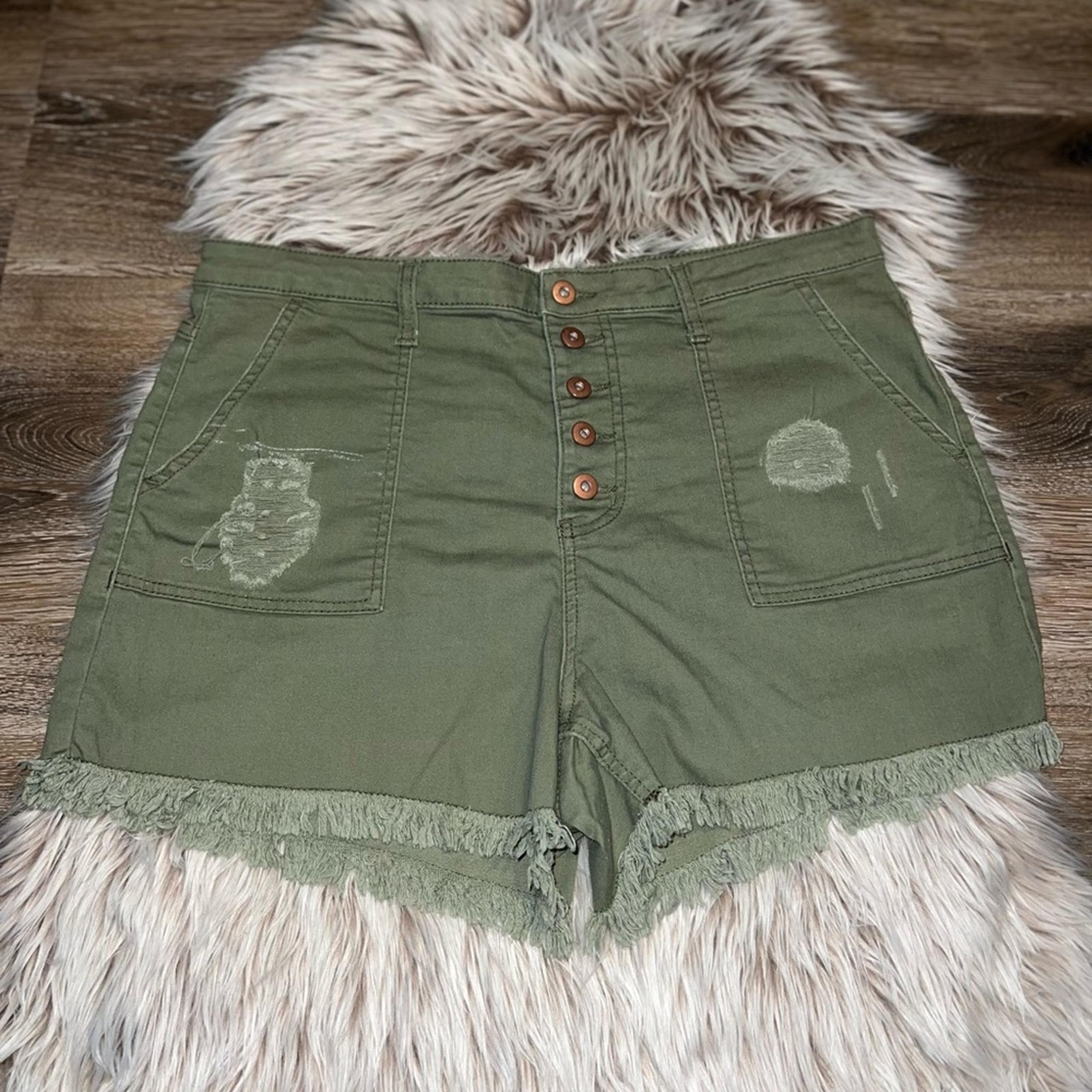 NOBO women’s high rise distressed green shorts