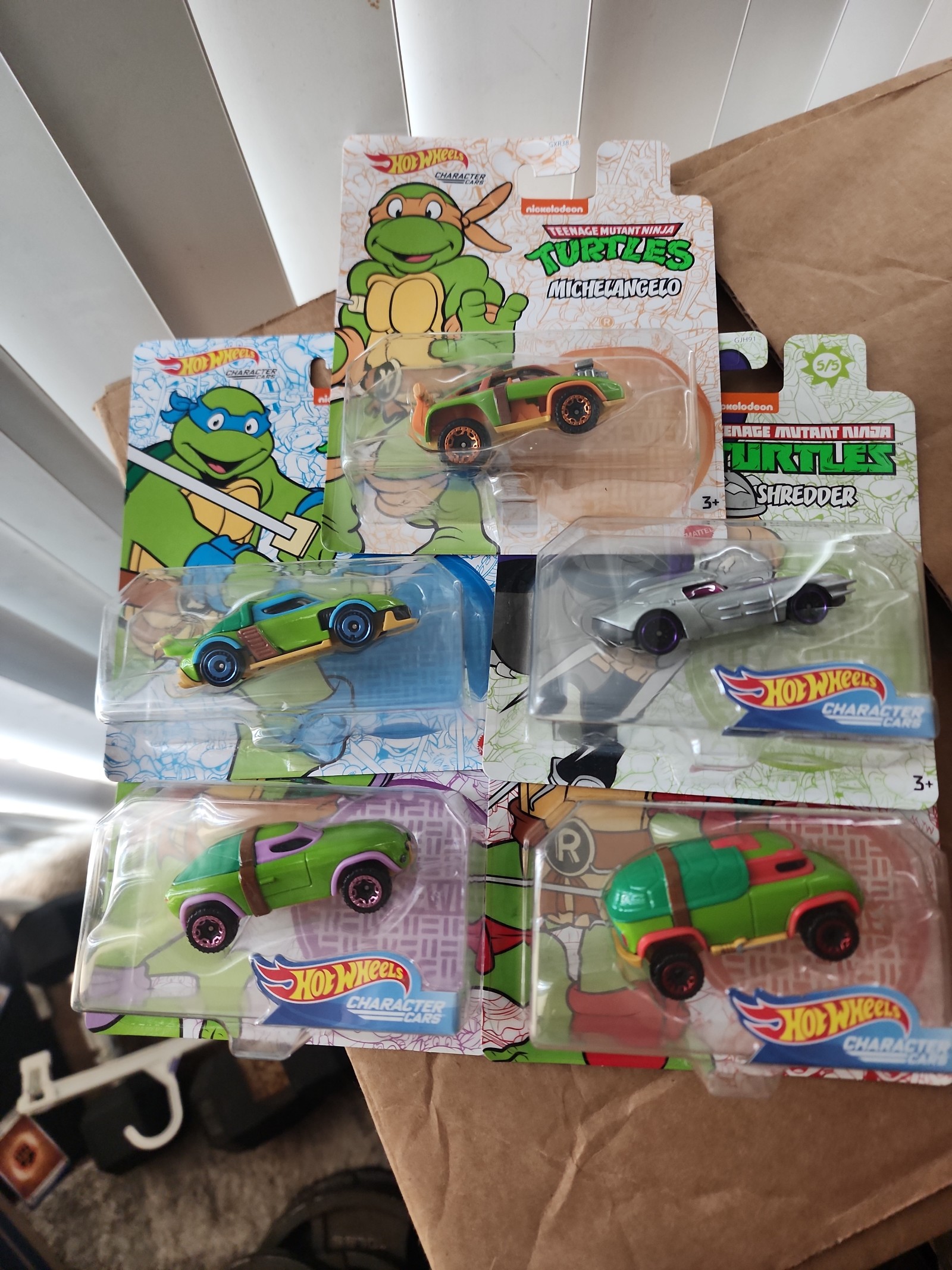Hot Wheels teenage mutant ninja Turtles ,maybe some had crease