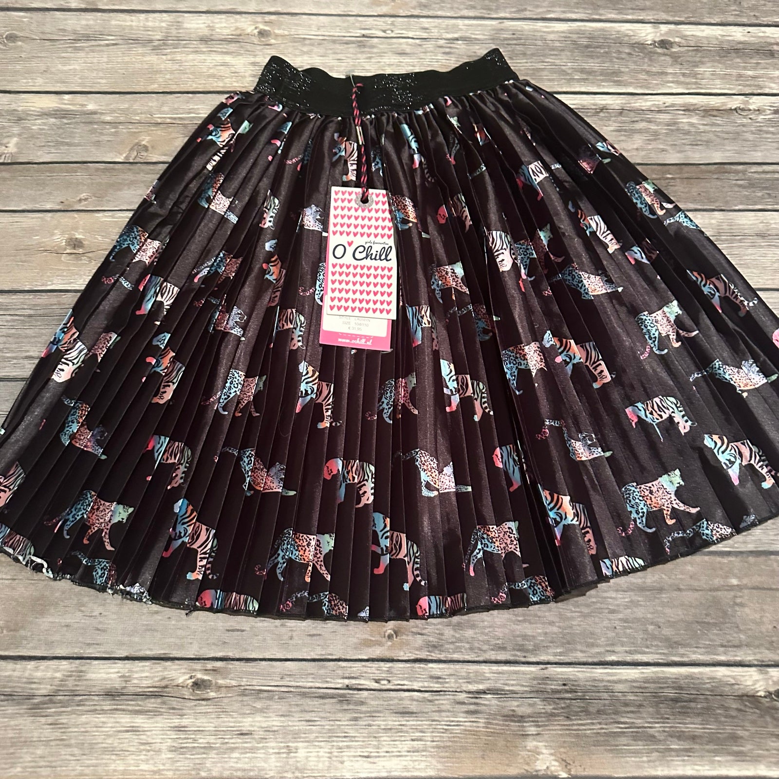 O Chill black big cat pleated skirt