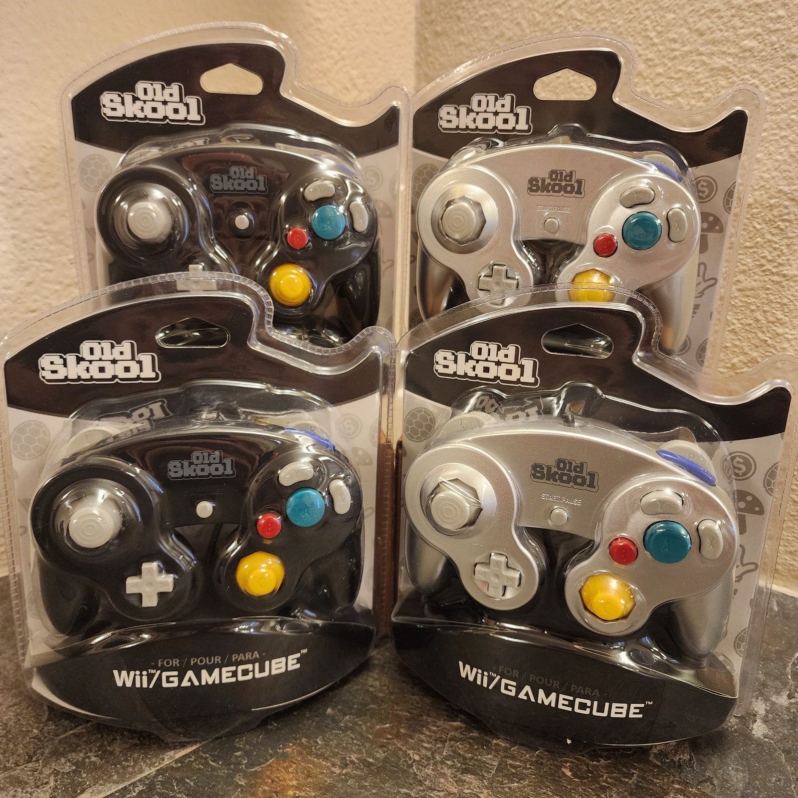 4 Gamecube Controllers - Black & Silver/Platinum (NEW) - Nintendo