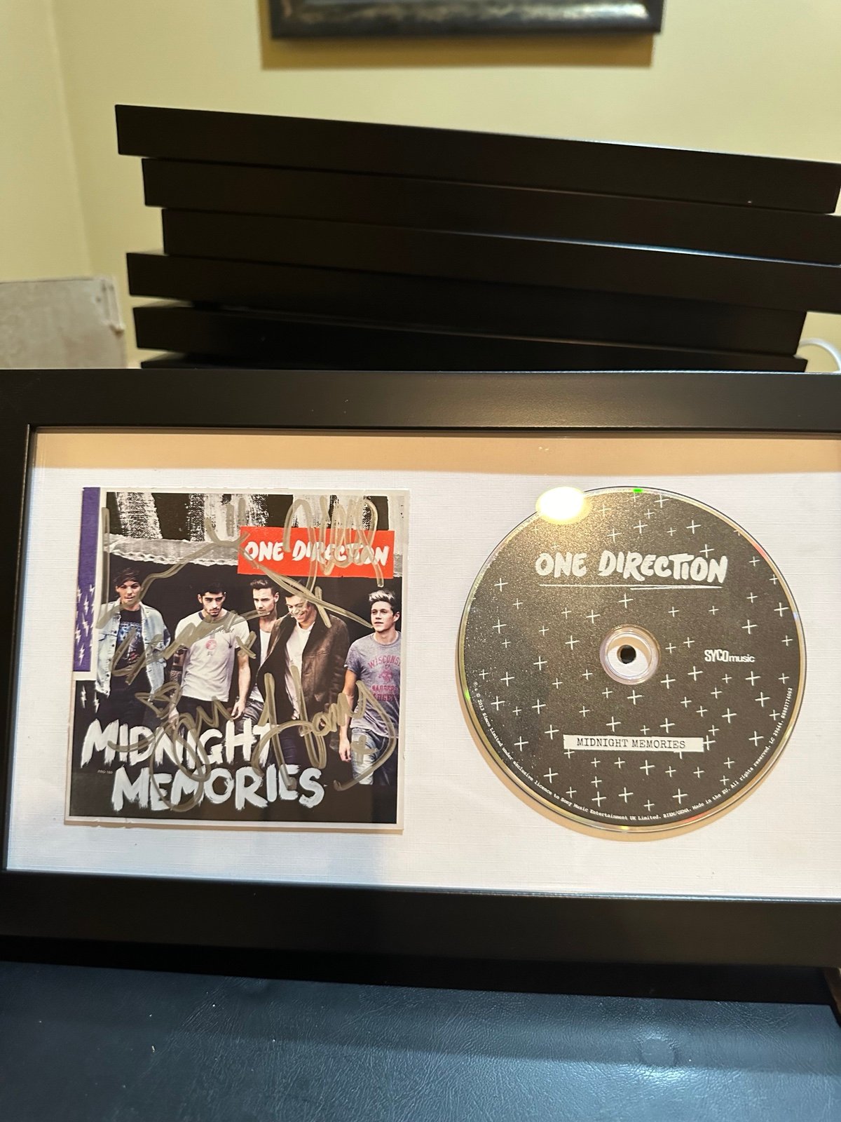 ONE Direction 直筆サイン入りアルバム - メルカリ