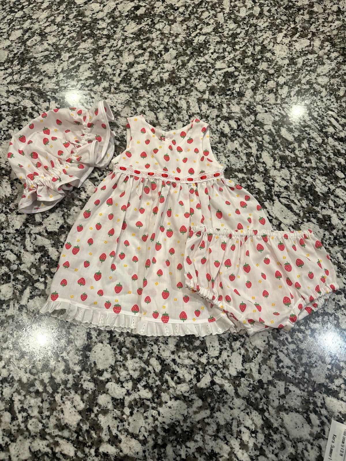 VINTAGE STRAWBERRY DRESS