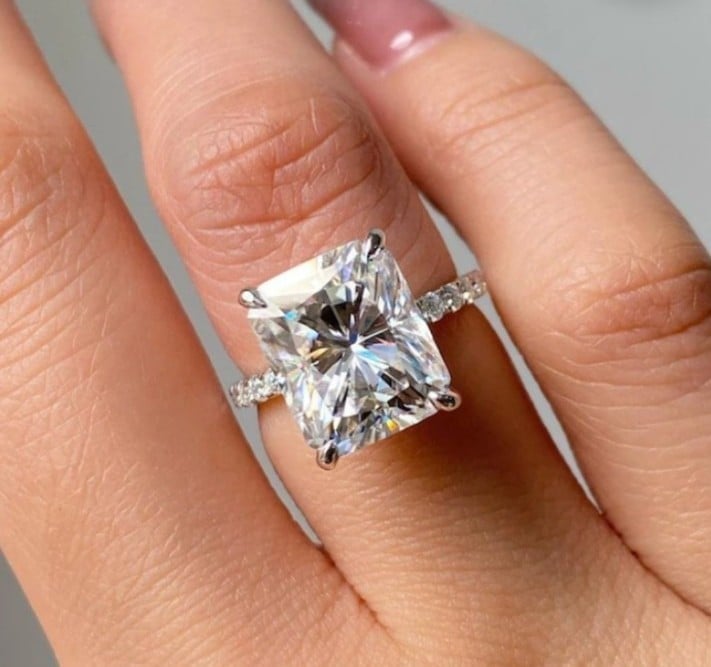 VSI 3.50 CT. White Diamond Halo Accent Ring ABSOLUTELY STUNNING!
