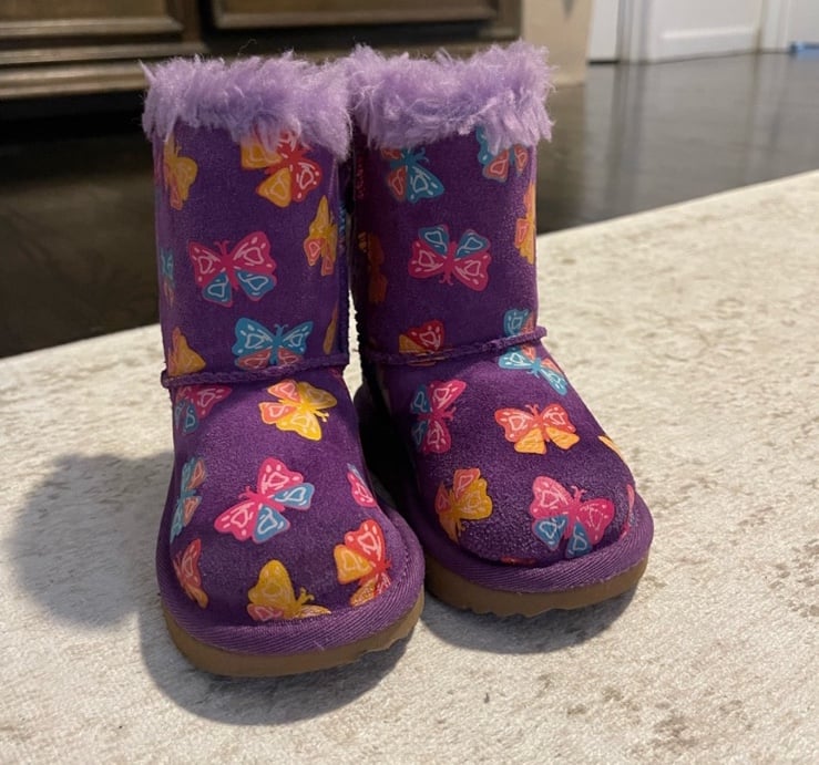 UGG girls boots, never worn, NWT