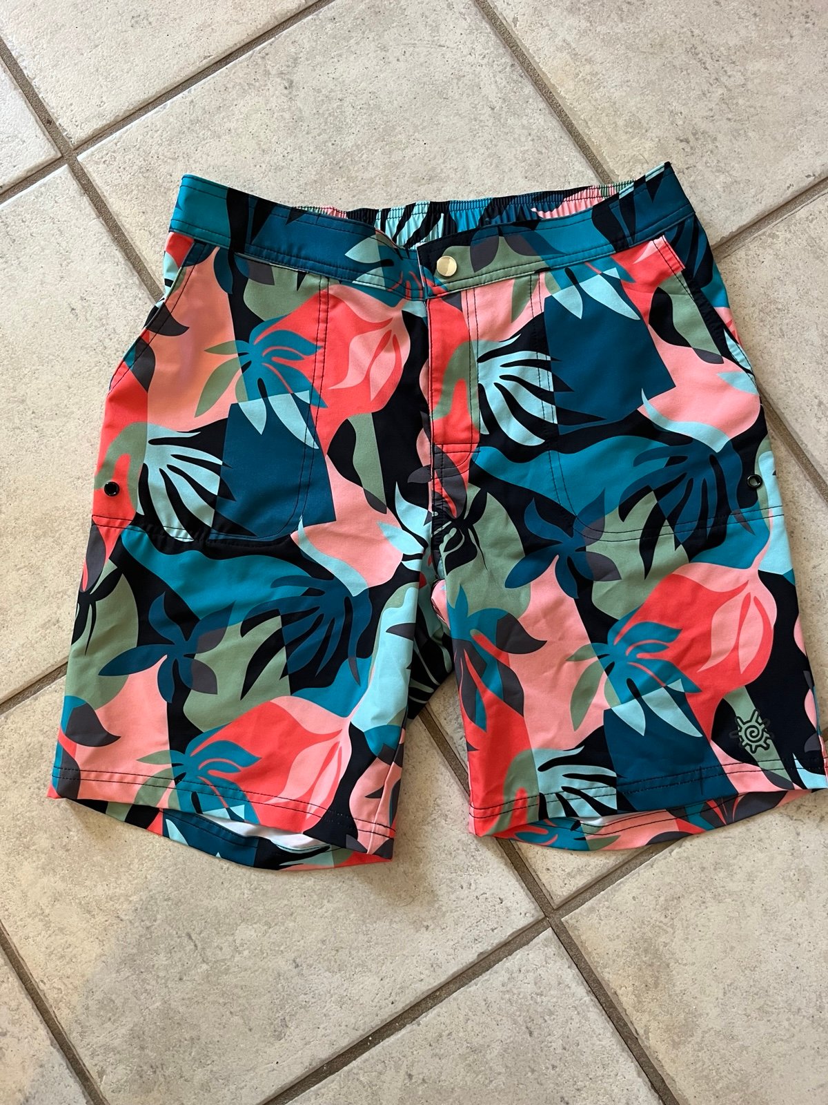 UV Skinz women’s swim board shorts UPF 50+ medium