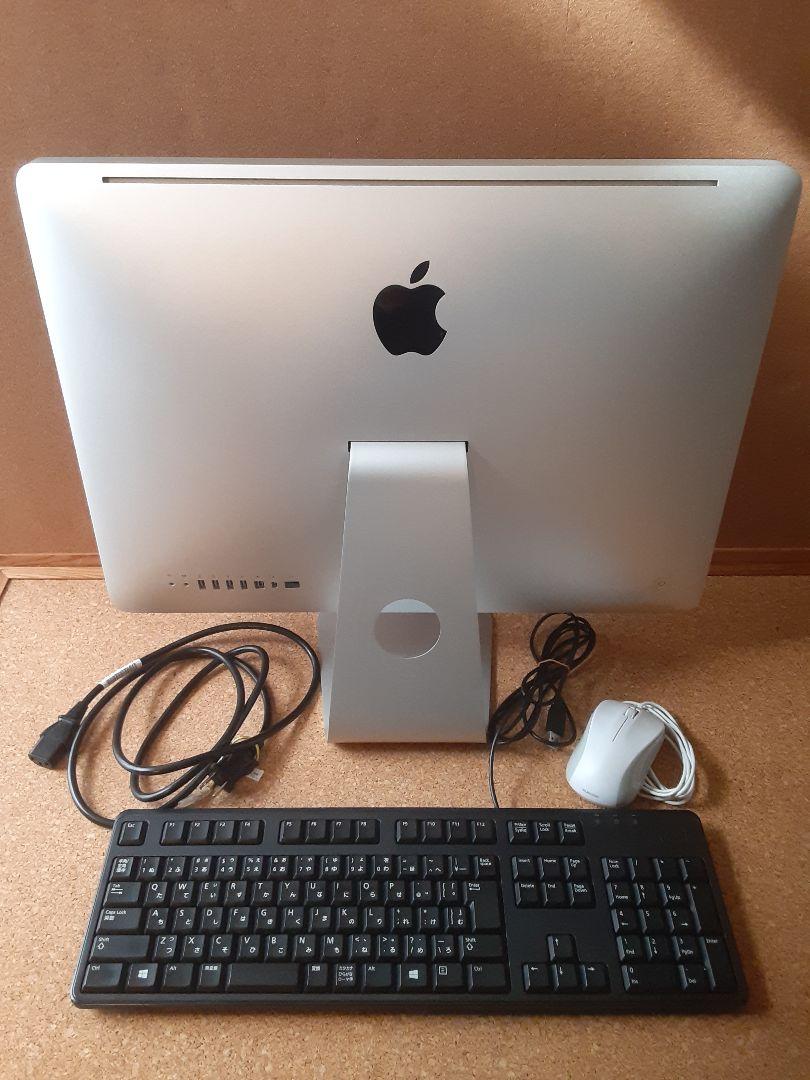 Apple iMac (21.5-inch Mid 2011), with accessories.