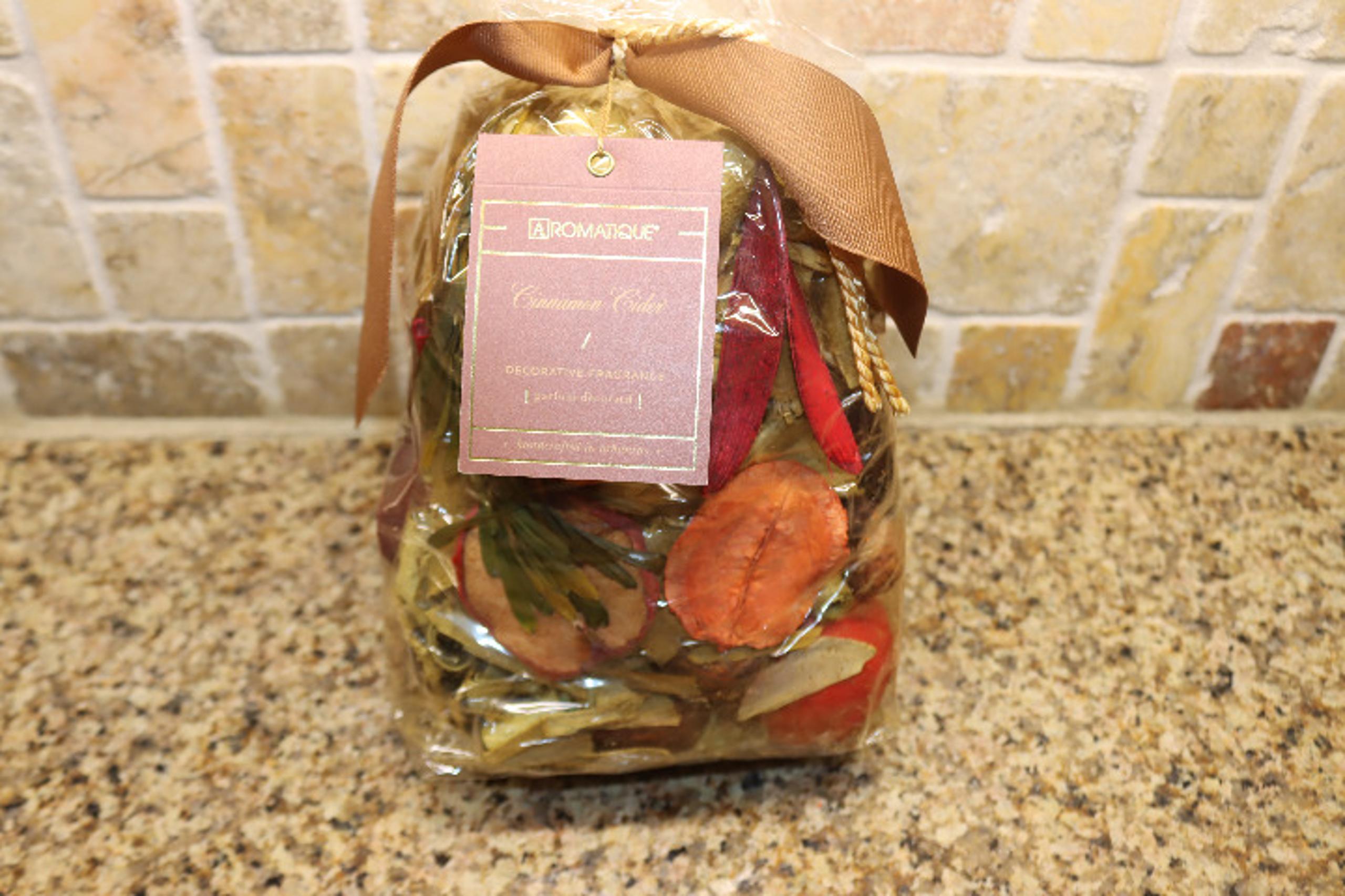 Aromatique Cinnamon Cider 14 Oz Bag Potpourri Decorative Home Fragrance NWT
