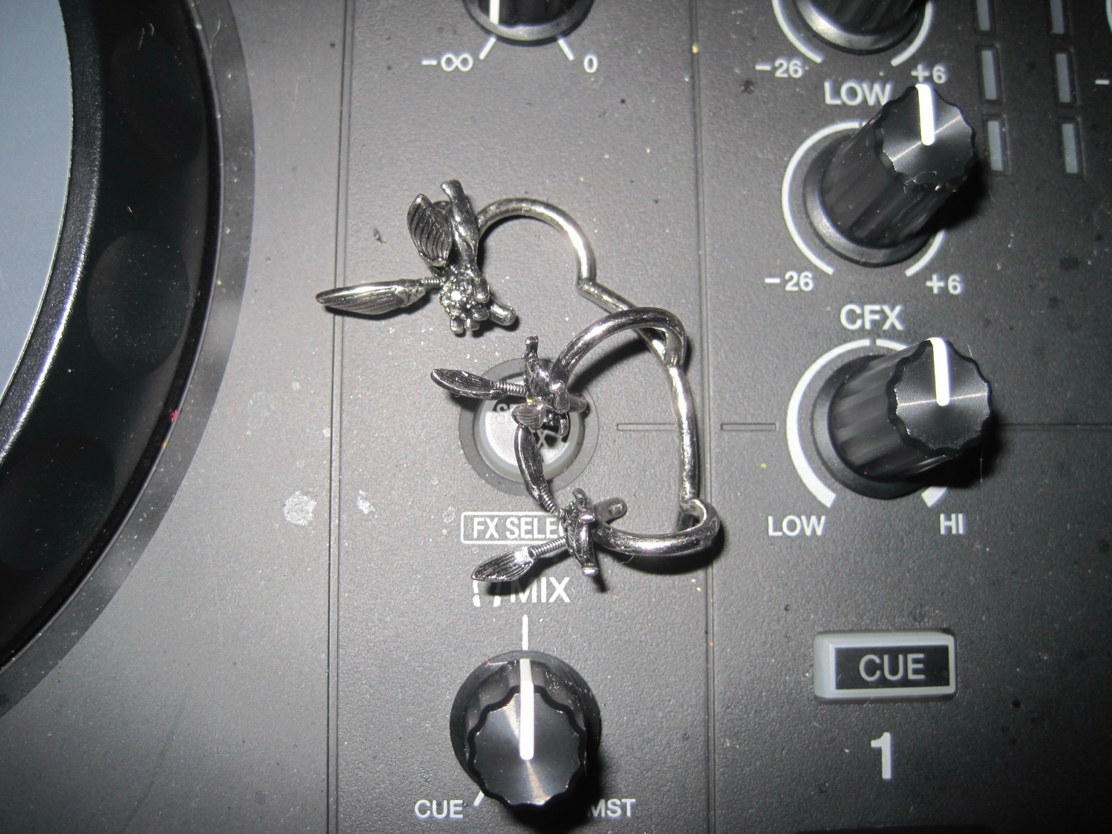 Heaven Marc Jacob’s ear cuff