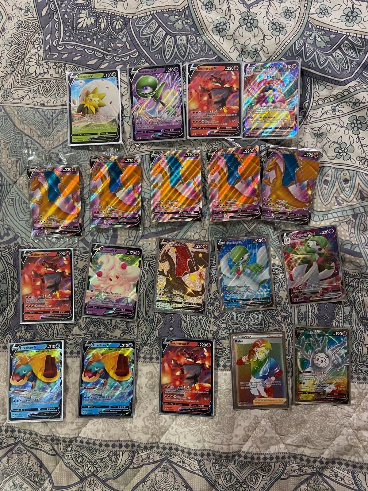 CHARIZARD V + EXTRA Cards