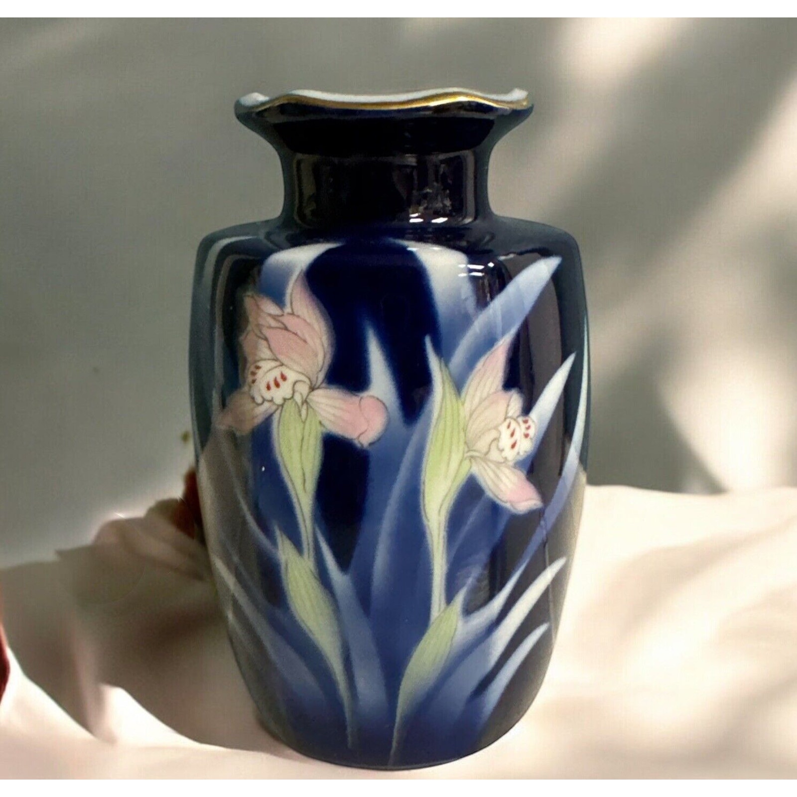Vtg Pier 1 Import Japanese Cobalt Blue Vase Porcelain Pink Orchid Flower