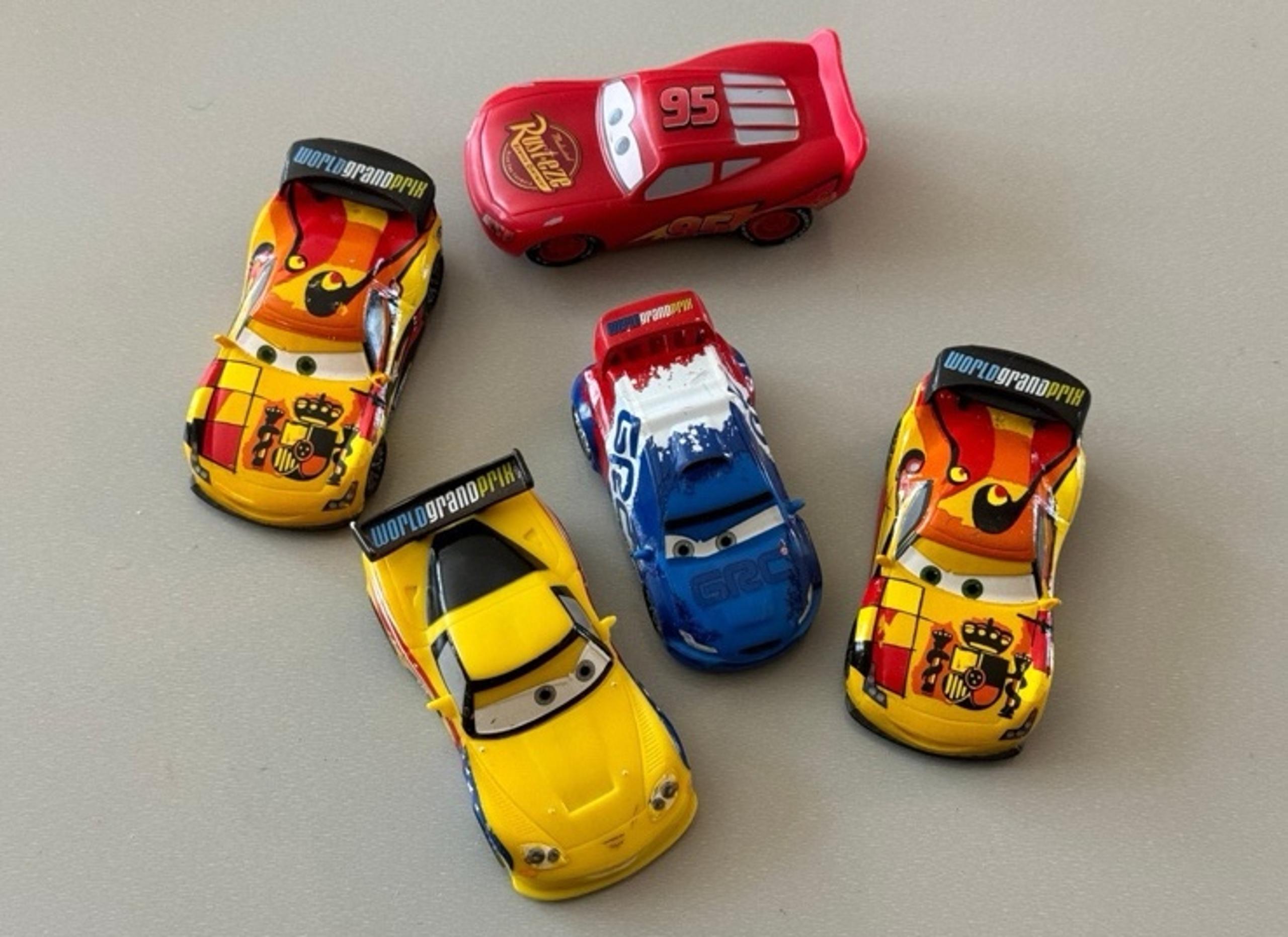 Disney Pixar Cars Plastic Play Cars 1:55 Only McQueen Rolls.