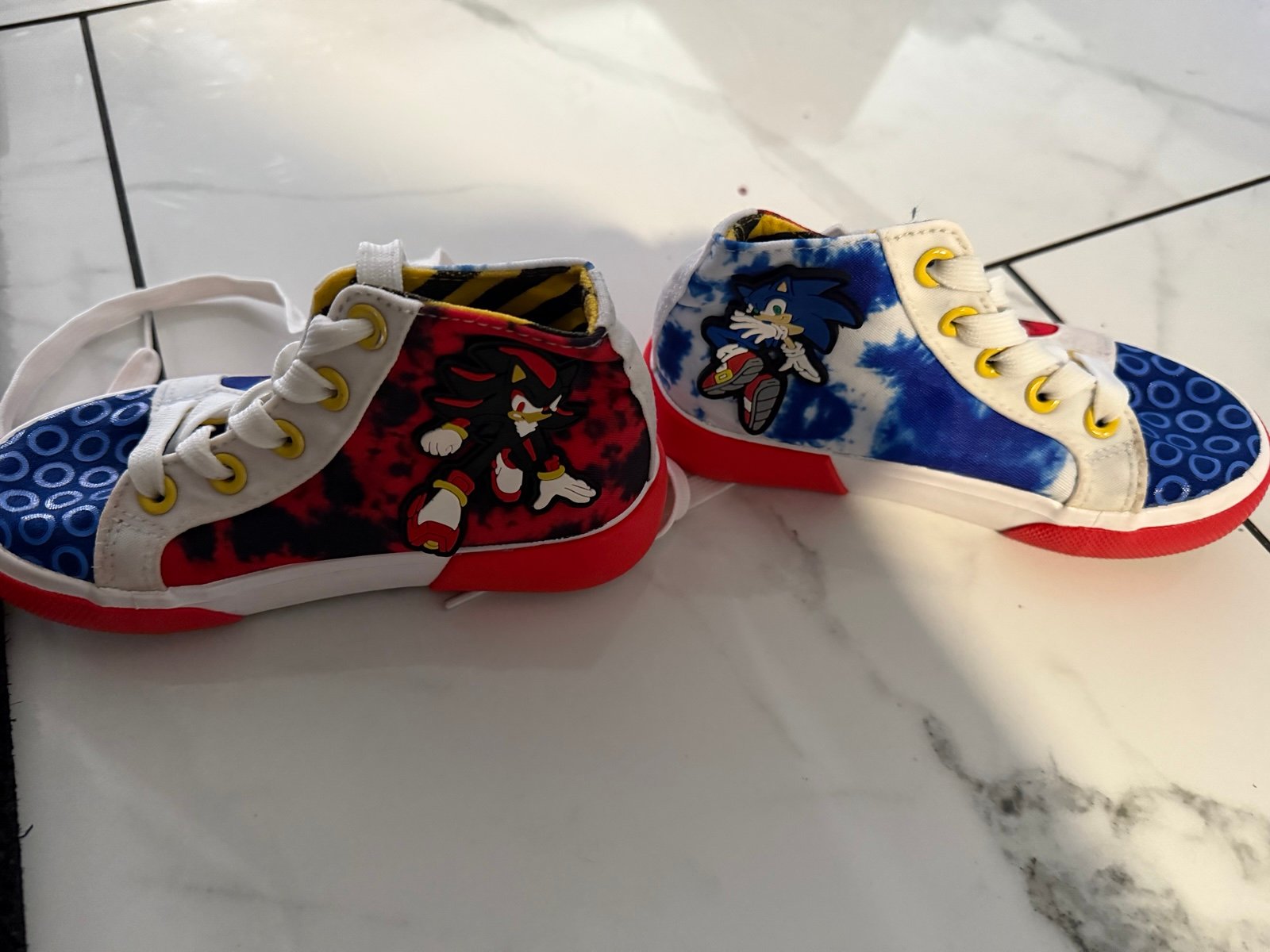 Sonic shoes 10c good condition!!