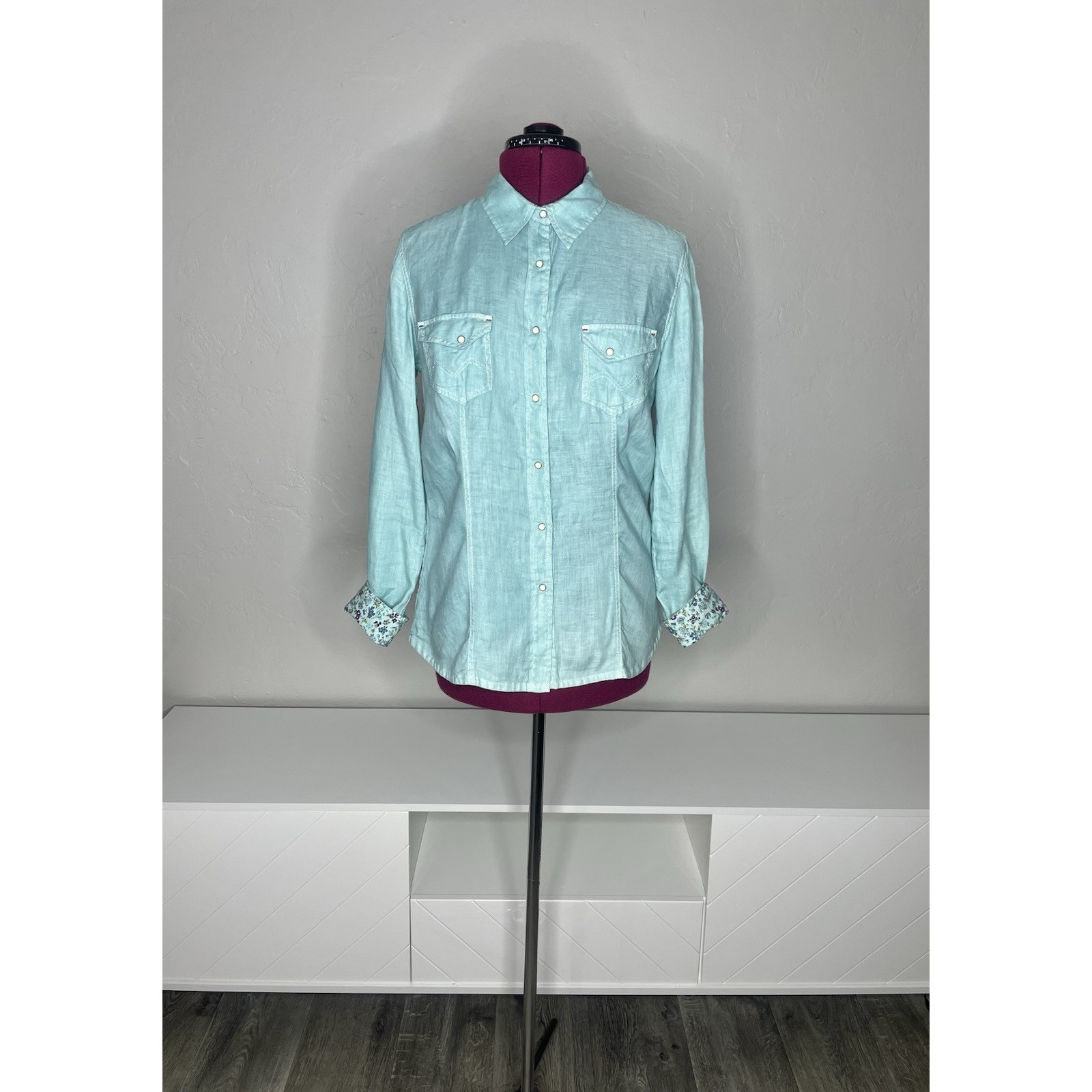 Ryan Michael Shirt Women's Large Western Snap Light Blue Sleeve Cuff Floral