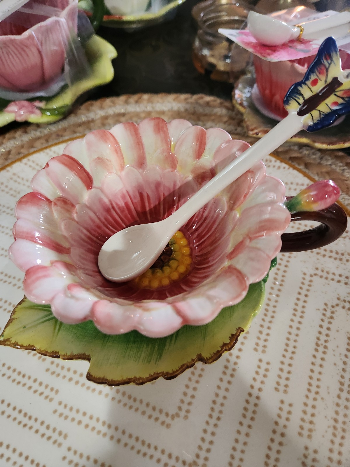 Corner Ruby Tea Cup