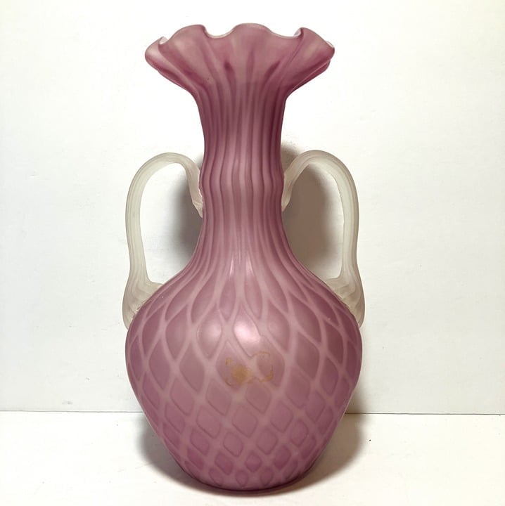 Vintage Mount Washington Pink Diamond Pearl Quilted Case Glass 7 1/2 Vase