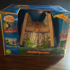 Thomas the tank engine Mountain Overpass