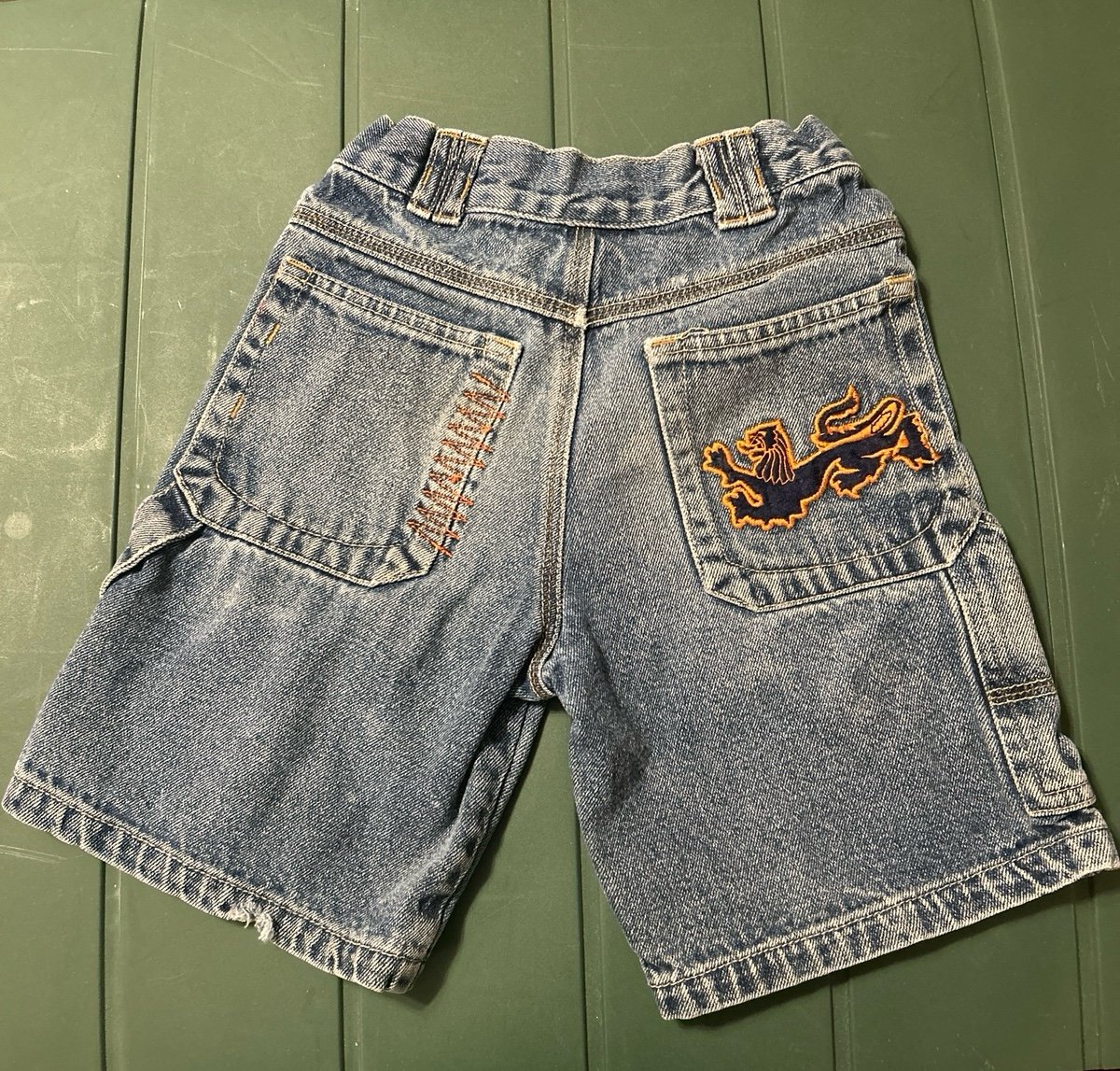 FUBU SZ 4 Child’s denim hip hop shorts with lion back pocket patch