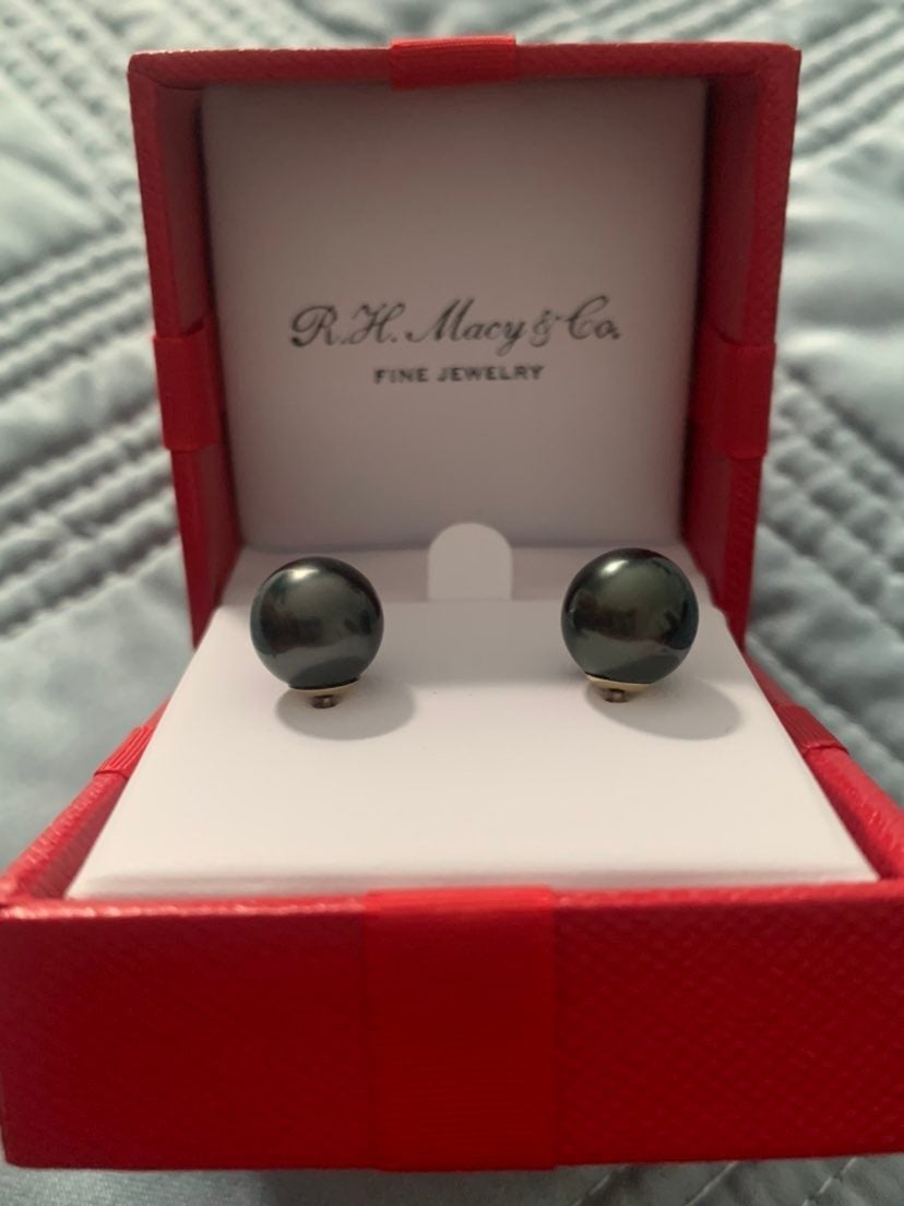 NEW- Black Pearl Earrings