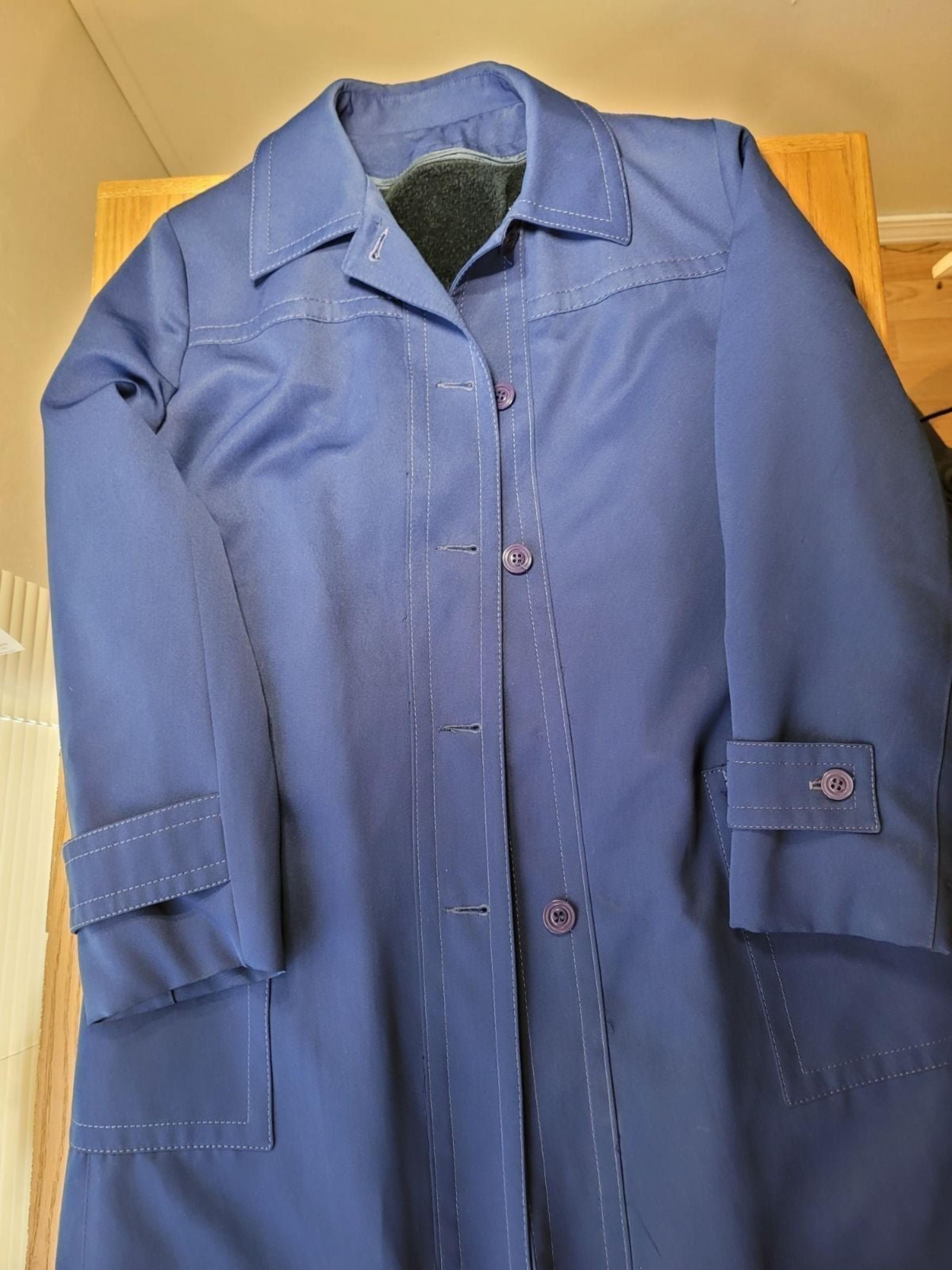 VINTAGE FORECASTER of BOSTON WOMENS TRENCH COAT