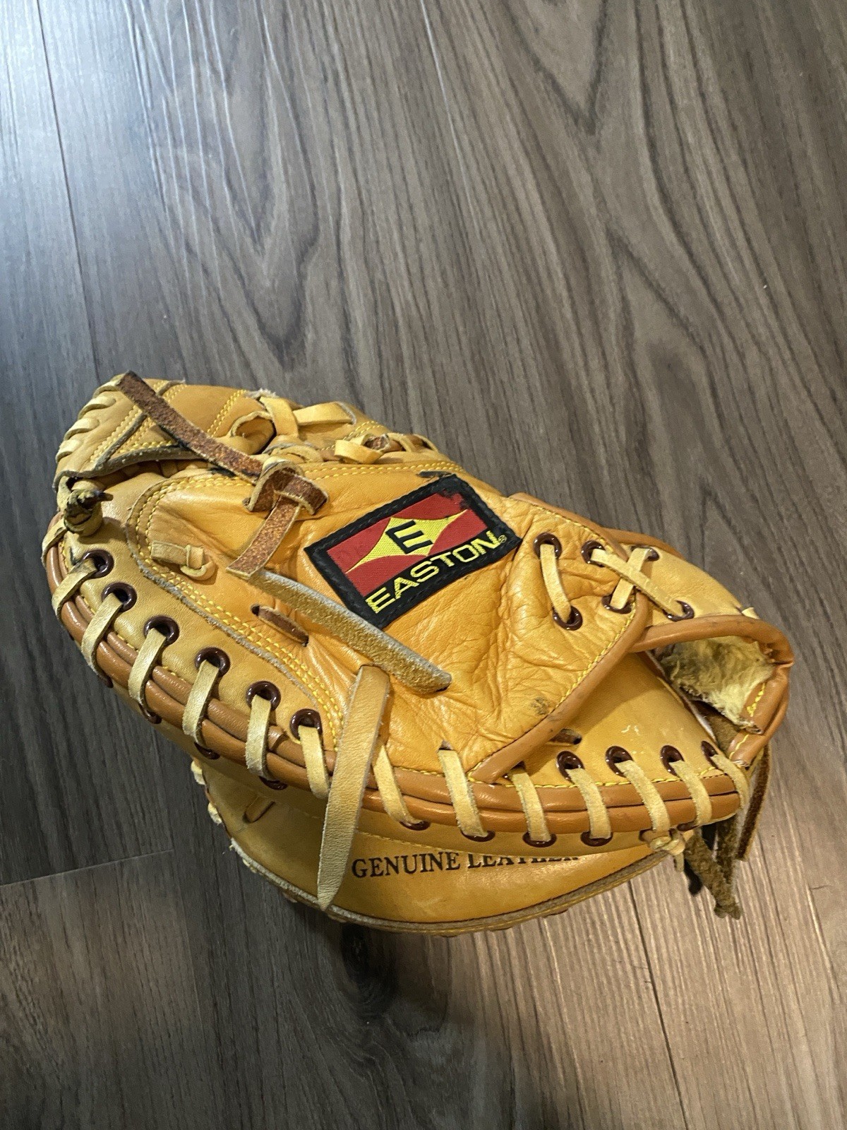 Easton EX220 9.5” Youth Baseball Catcher Mitt Glove Left Hand