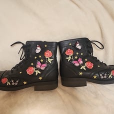 Girls' Beautiful Steve Madden Black Flower/Butterfly Ankle Boots- Size 5