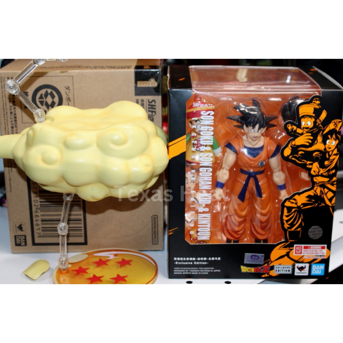 SDCC Exclusive S.H.Figuarts Son Goku & Son Gohan & Nimbus Cloud Action Figure