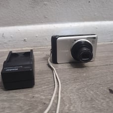 Canon Power Shot A3000 IS Compact Digital Camera 4X Zoom 10mp Silver Works