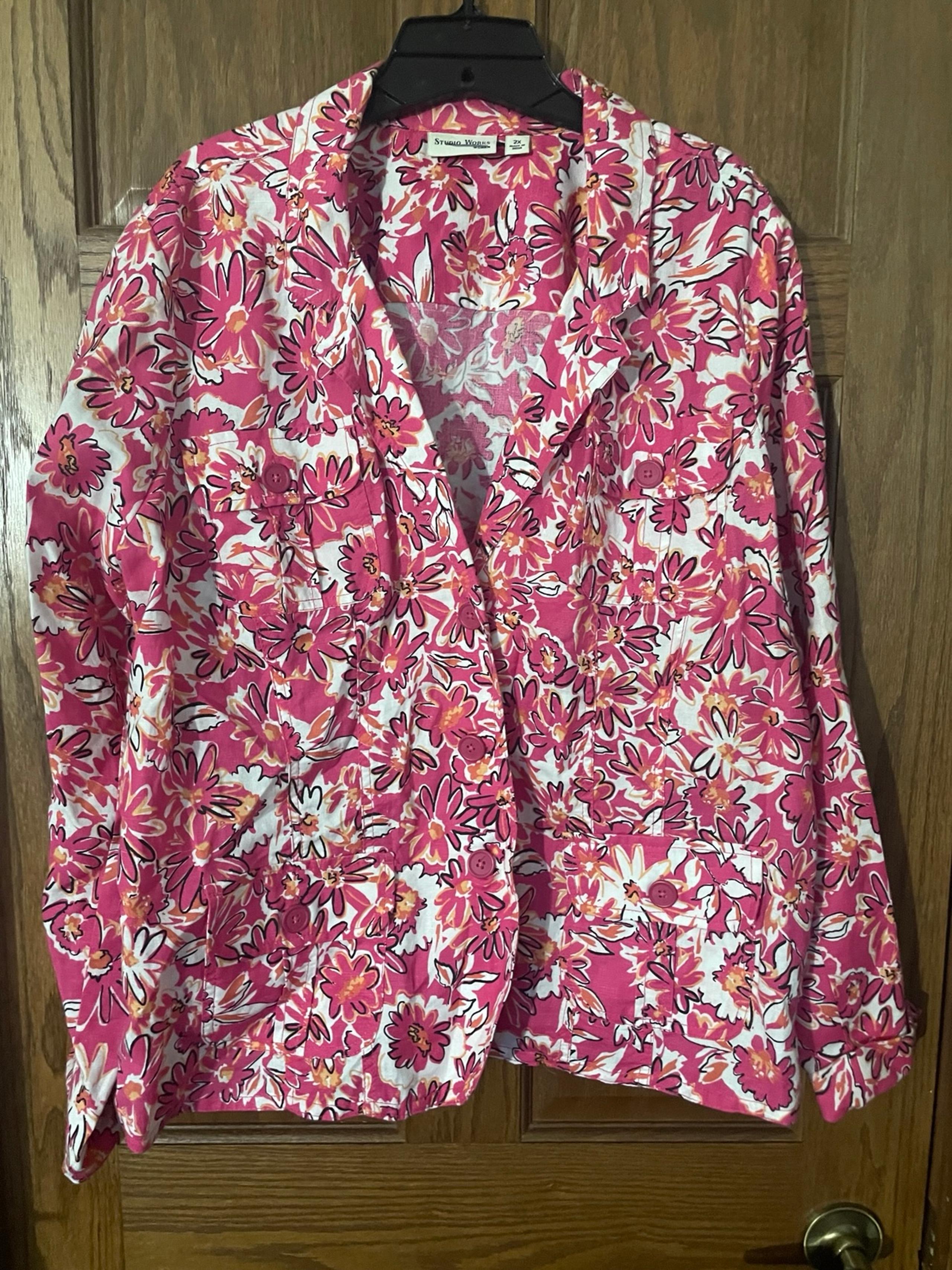 Studio Works pink and white fun, floral blazer size 2X