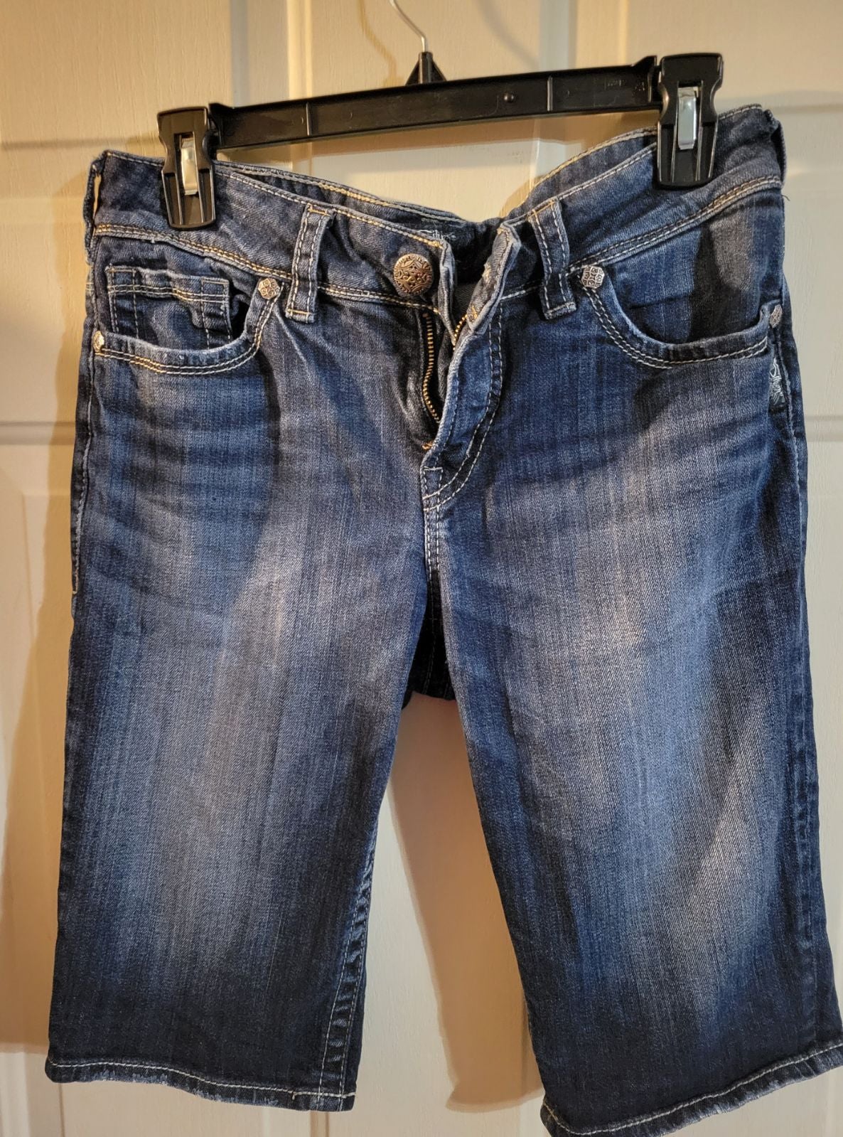 Womans silver capri jeans