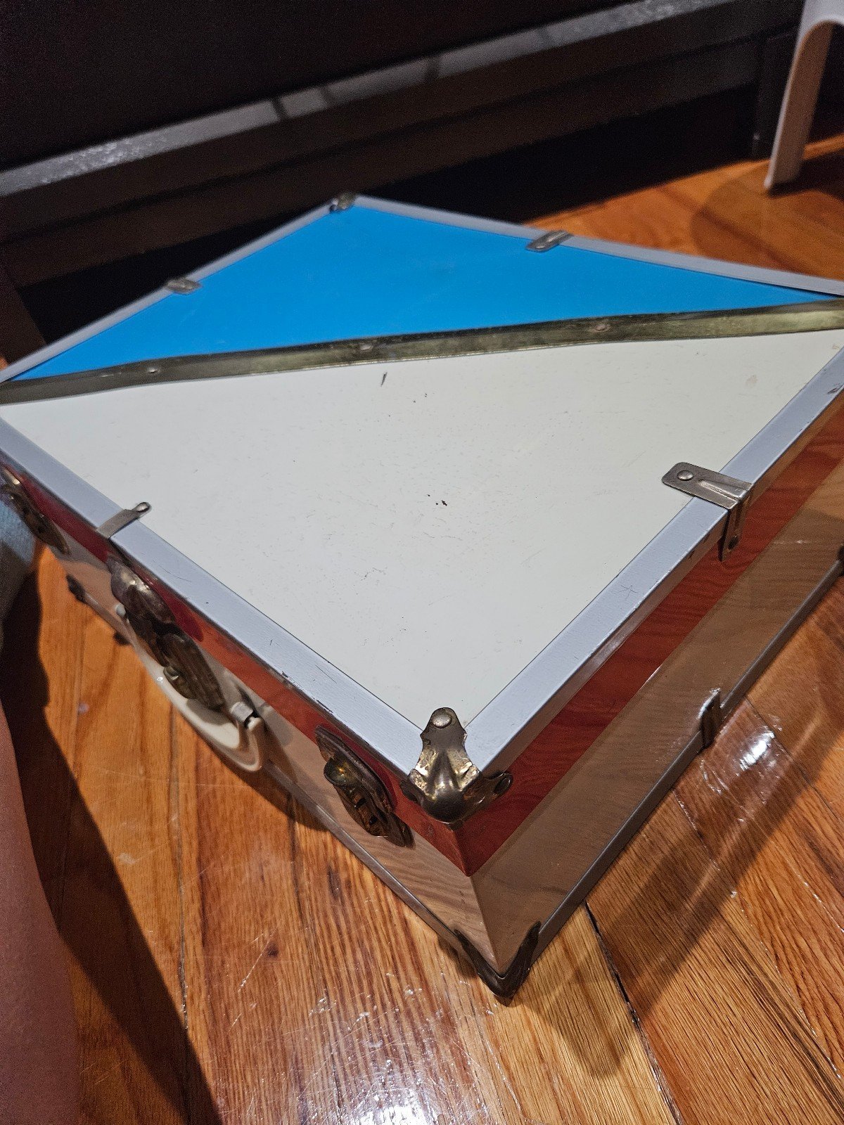 VINTAGE Chicago skates with fully functioning VINTAGE box.