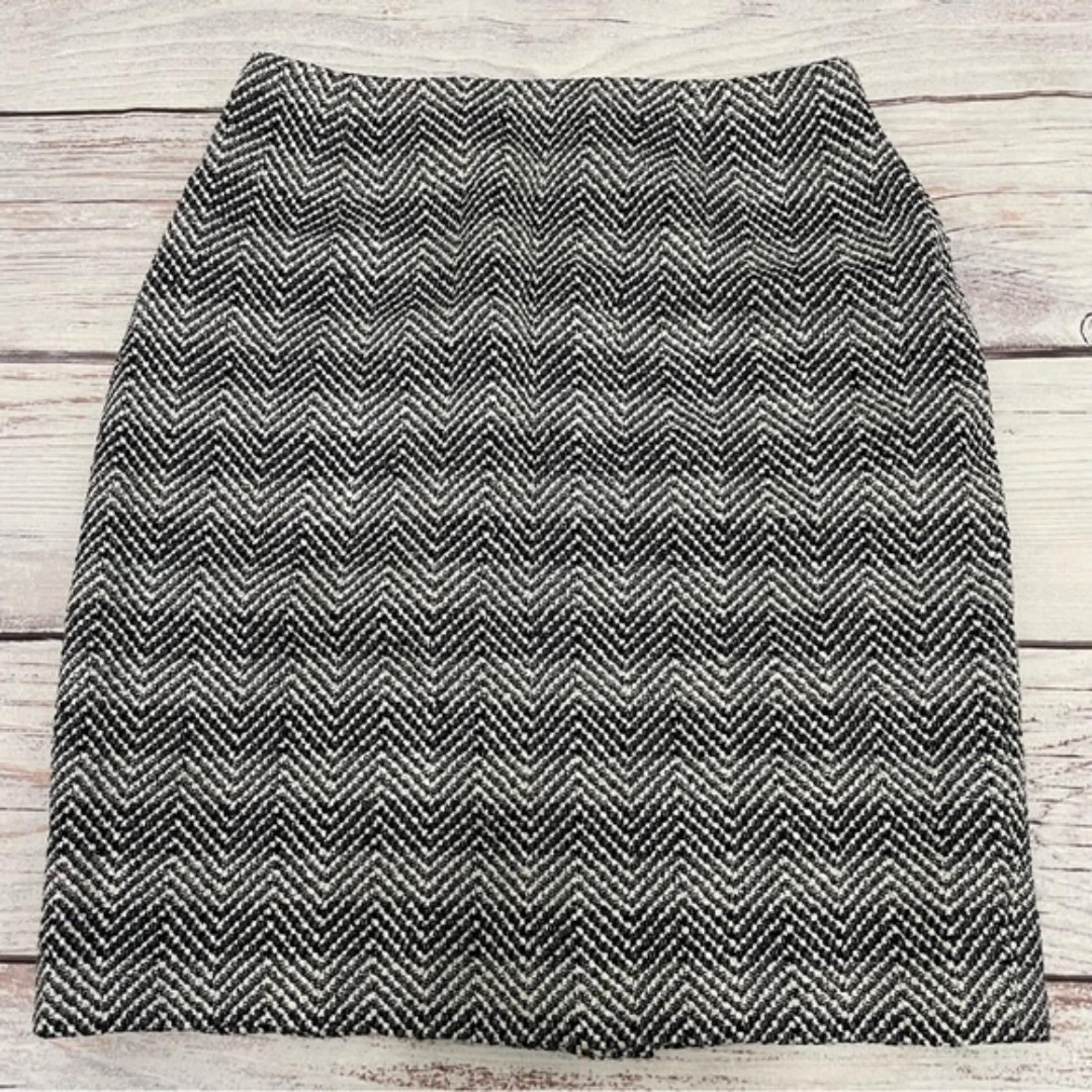 Escada Vintage Black White Houndstooth Wool Blend Sequined Pencil Skirt 38 US 8