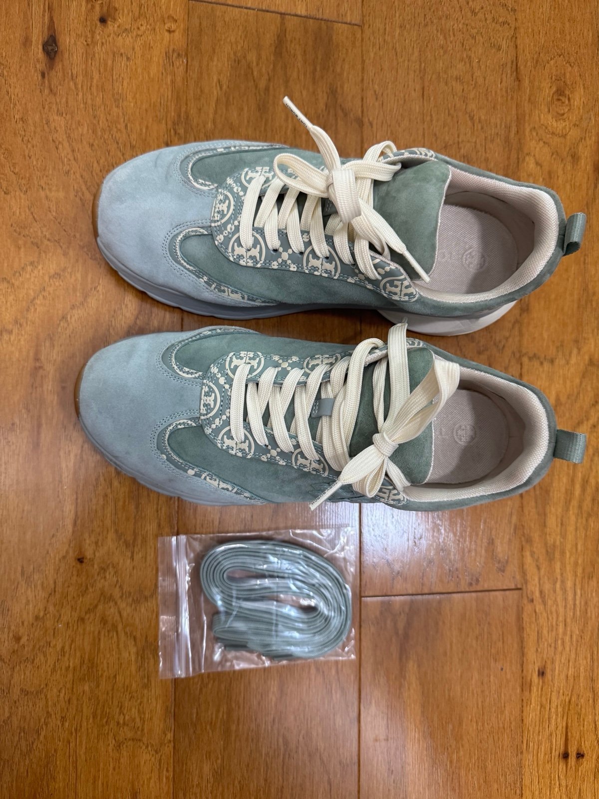 Tory Burch T MONOGRAM GOOD LUCK TRAINER size 10.5 In great