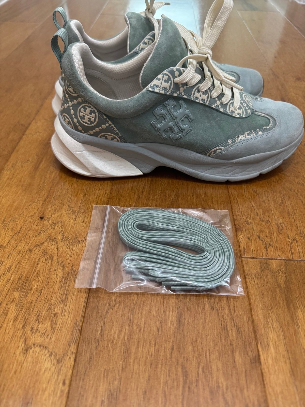 sale!国内発送☆Tory Burch Tモノグラム GOOD LUCK TRAINER sale!国内即発送☆Tory Burch Tモノグラム GOOD LUCK TRAINER