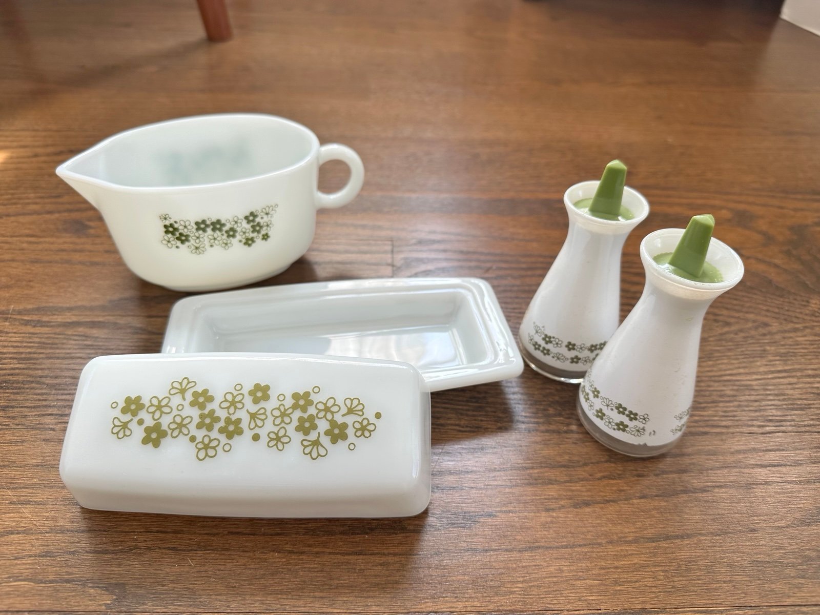 VINTAGE Pyrex Green Blossom Crazy Daisy Butter Tray, and Gravy Boat.